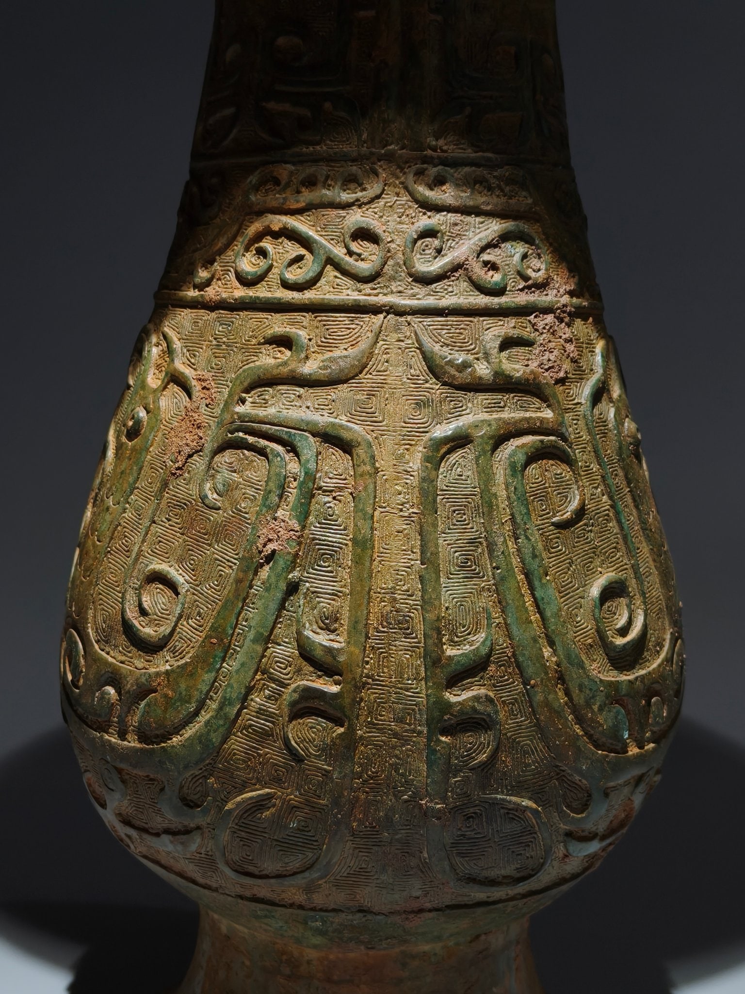 An Archaic Bronze Phoenix Pattern Vase - 5