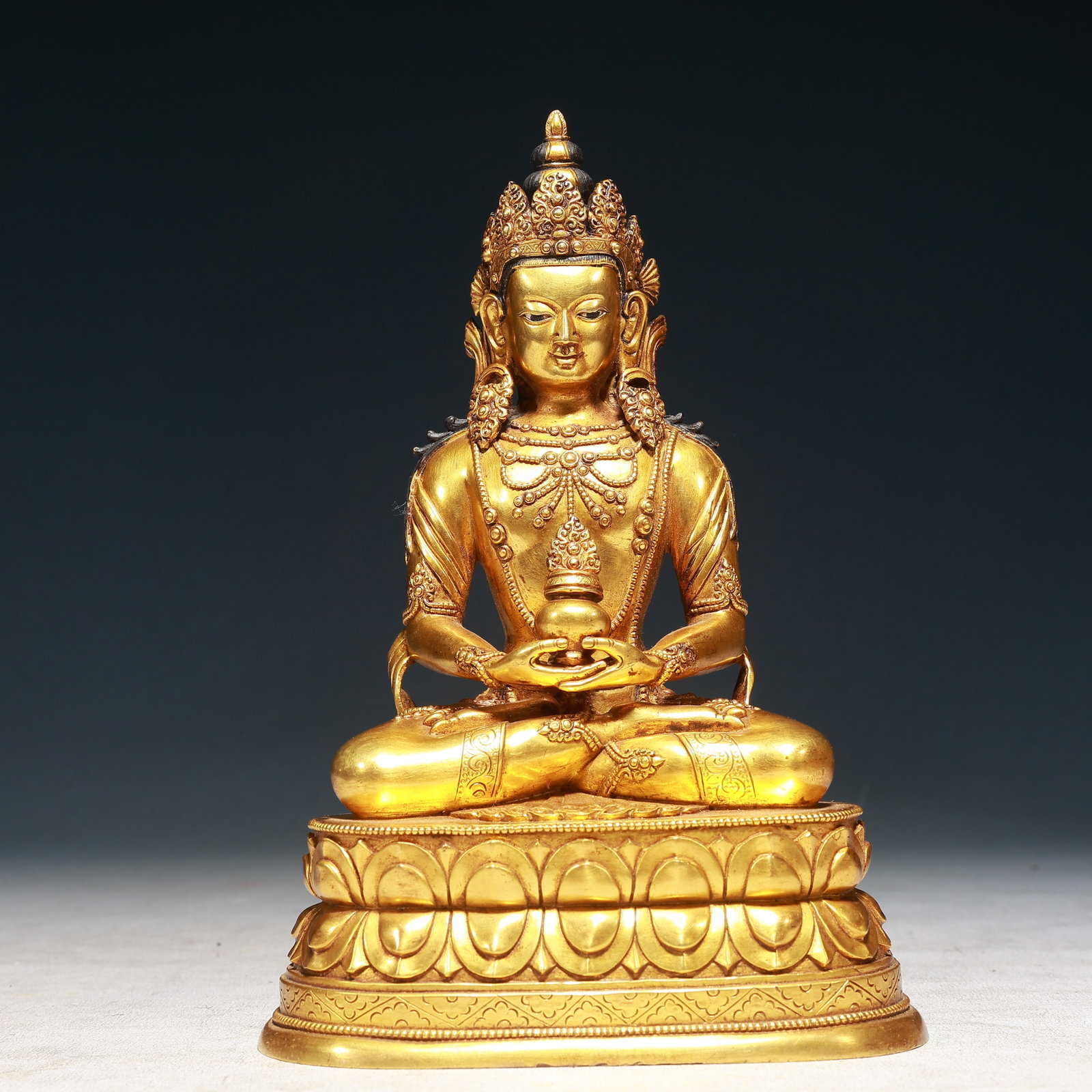 A Solemn Gilt Bronze Statue of Tara: A Solemn Gilt Bronze Statue of Tara,Qing Dynasty,China,Size:5.7inx3.7inx8.7in,Weight:2200g 铜鎏金度母像,中国清代