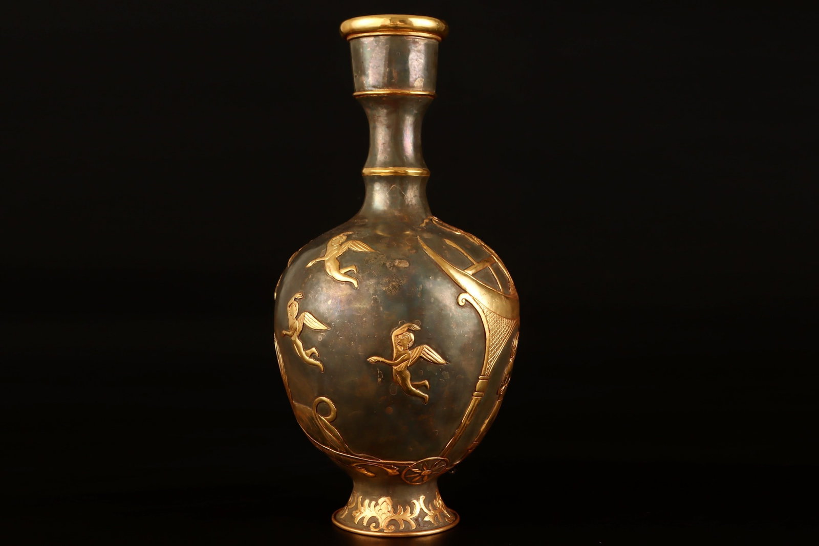 An Exquisite Gilt Figure Pattern Pot - 4