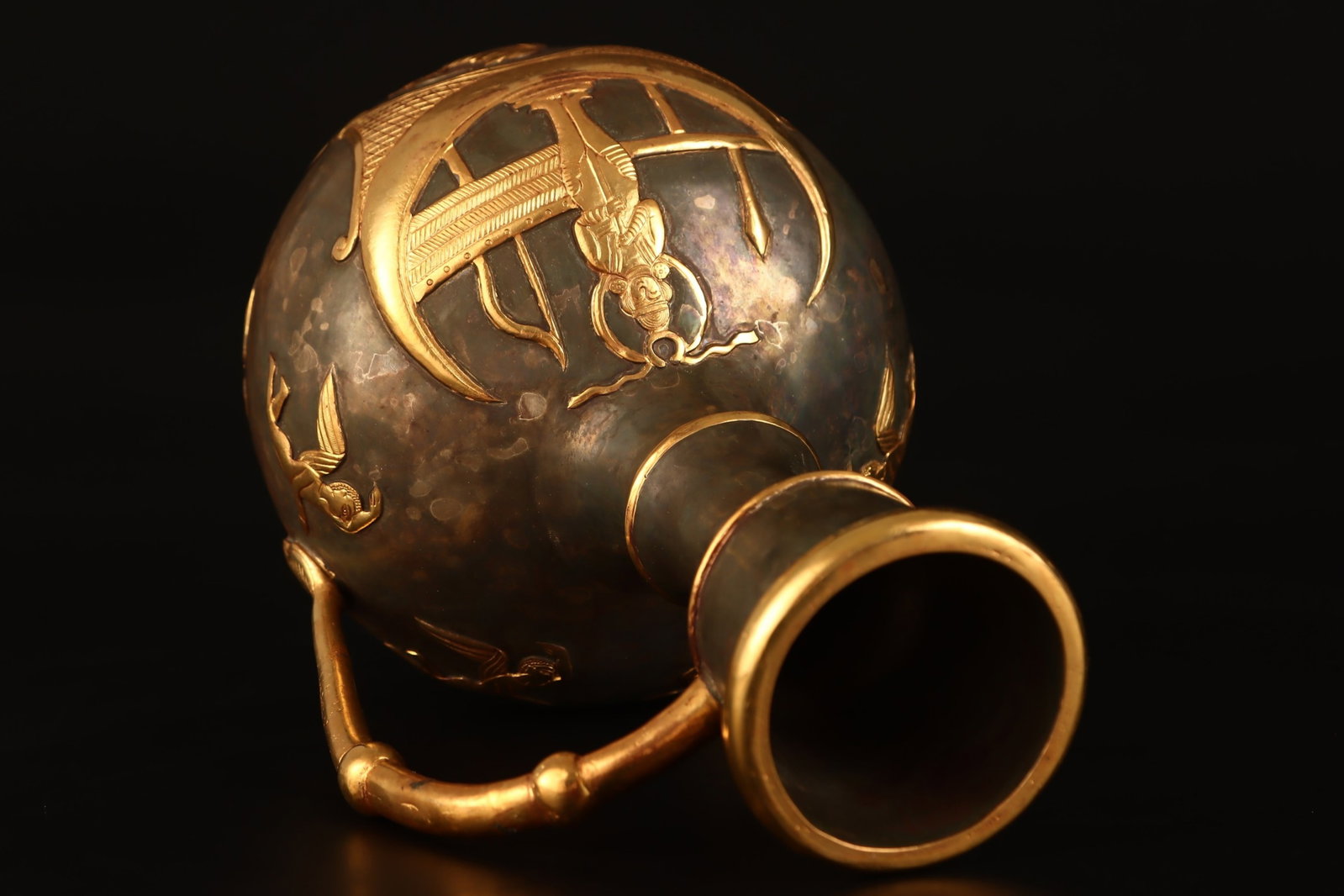 An Exquisite Gilt Figure Pattern Pot - 5