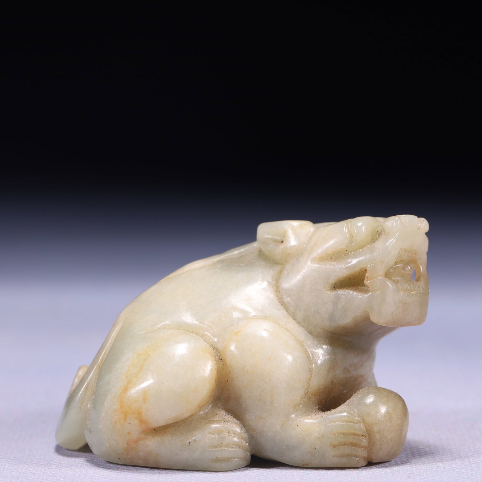 An Exquisite White Jade Beast Ornament: An Exquisite White Jade Beast Ornament,Qing Dynasty,China,Size:2.4inx1.6inx1.4in,Weight:153g 白玉兽摆件,中国清代