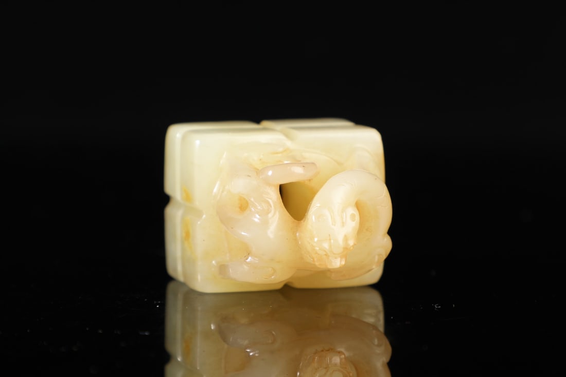 An Exquisite White Jade Chi-Dragon Pattern Ornament - 2