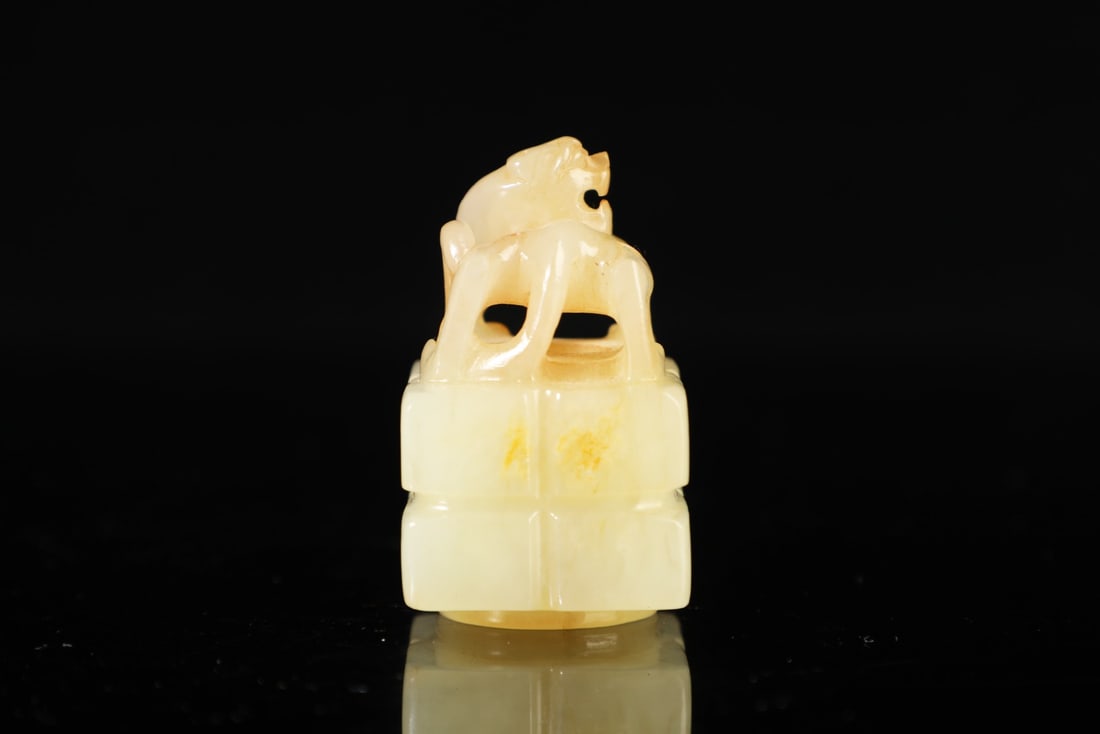 An Exquisite White Jade Chi-Dragon Pattern Ornament - 6