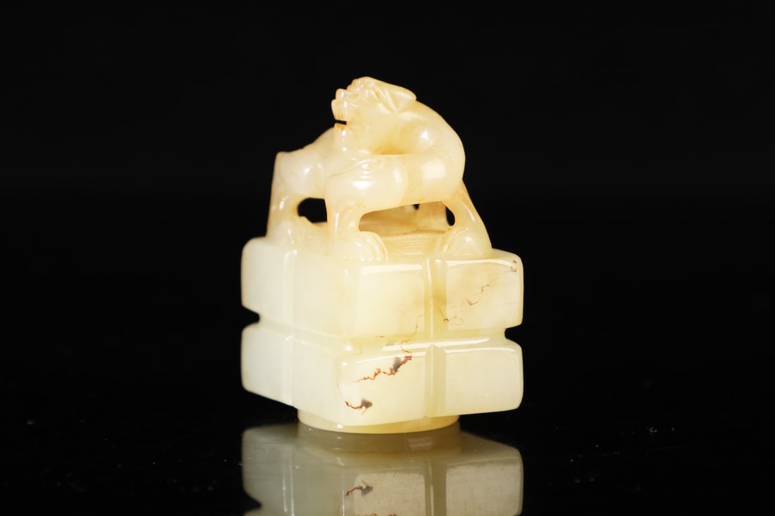 An Exquisite White Jade Chi-Dragon Pattern Ornament - 9