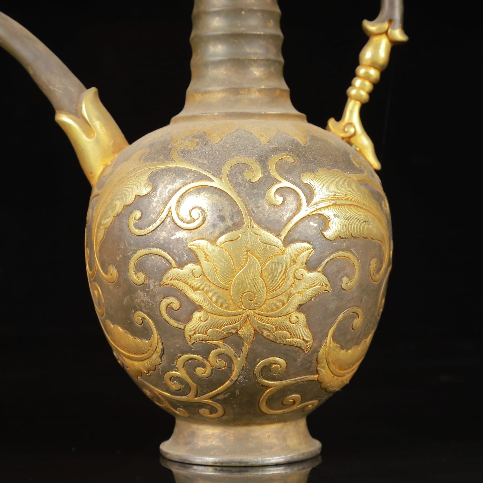 An Exquisite Gilt Silver Flower Pattern Ewer - 3