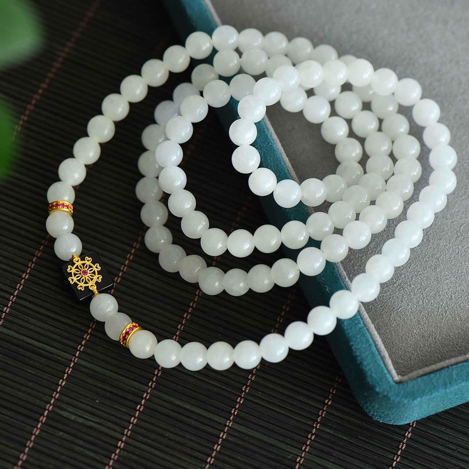 An Exquisite White Jade Bracelets - 2