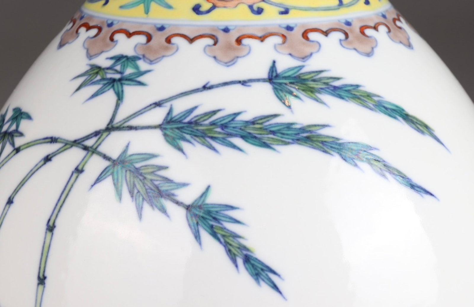 An Exquisite Doucai Landscape Pattern Vase - 4