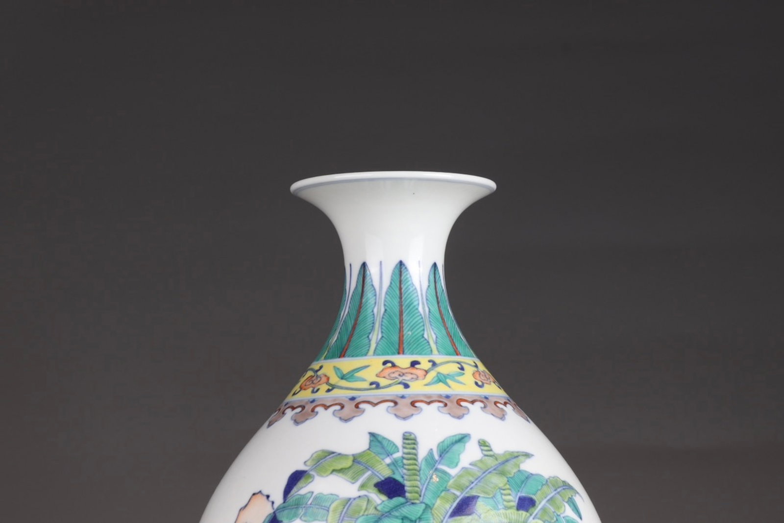 An Exquisite Doucai Landscape Pattern Vase - 5