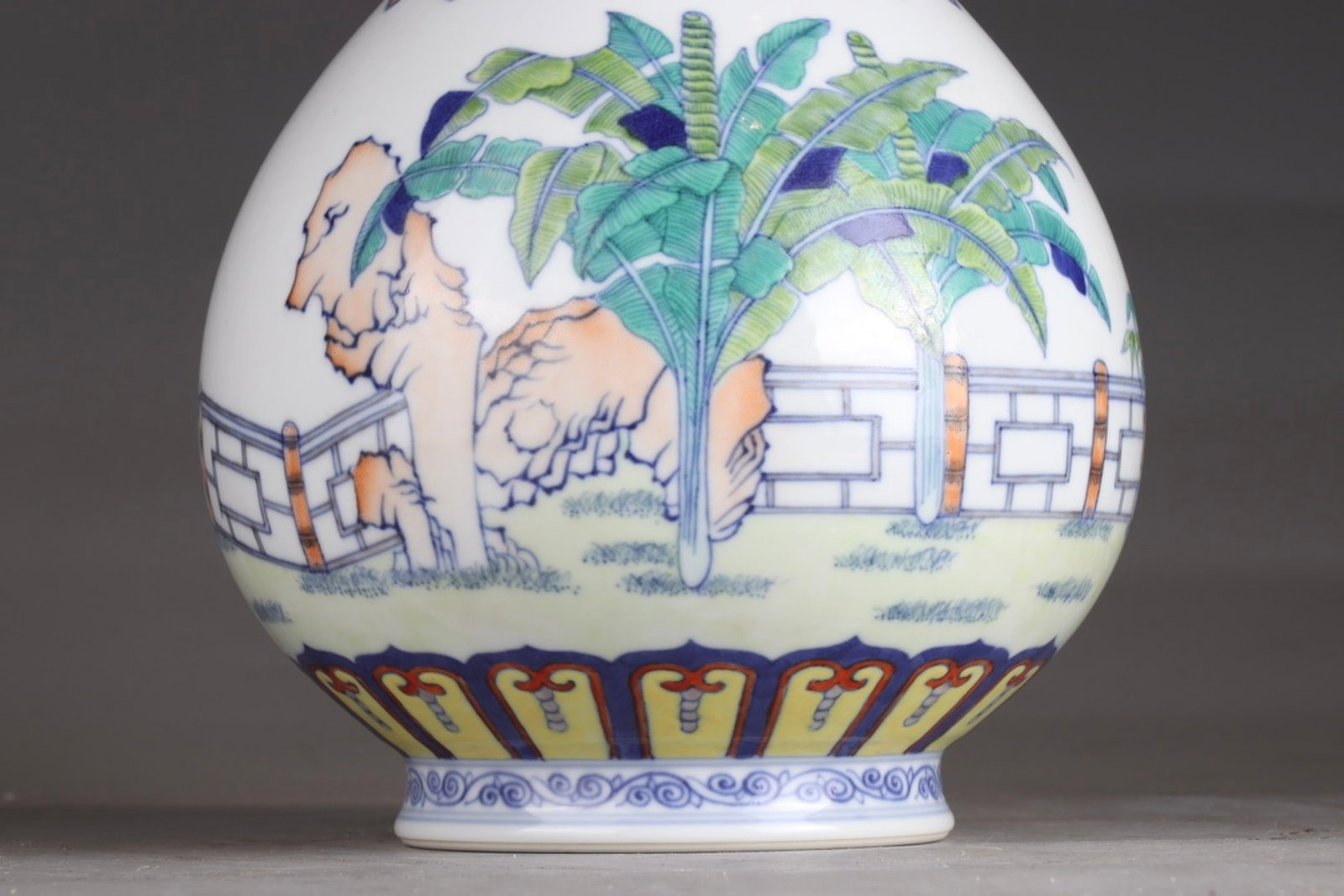 An Exquisite Doucai Landscape Pattern Vase - 6