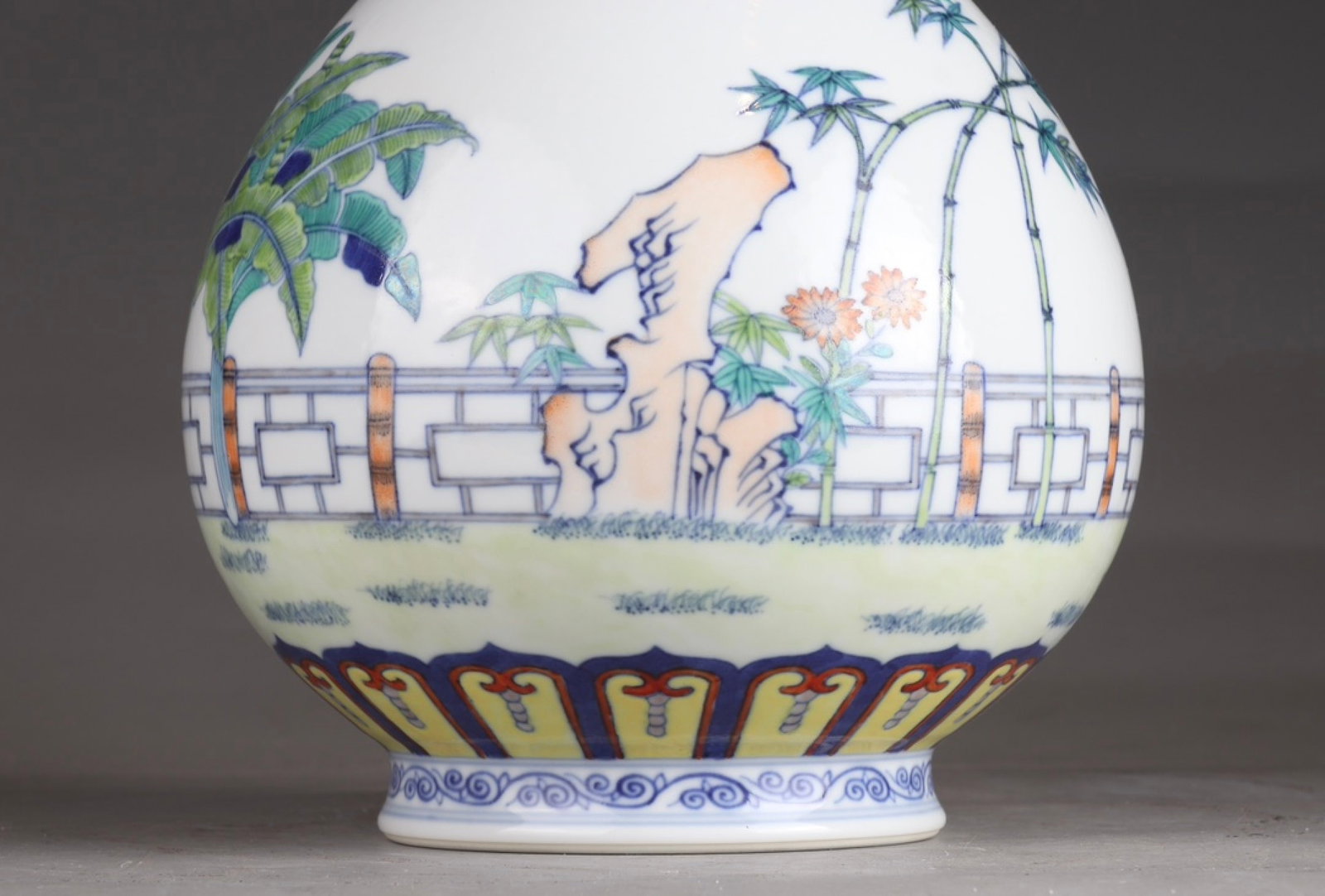 An Exquisite Doucai Landscape Pattern Vase - 7