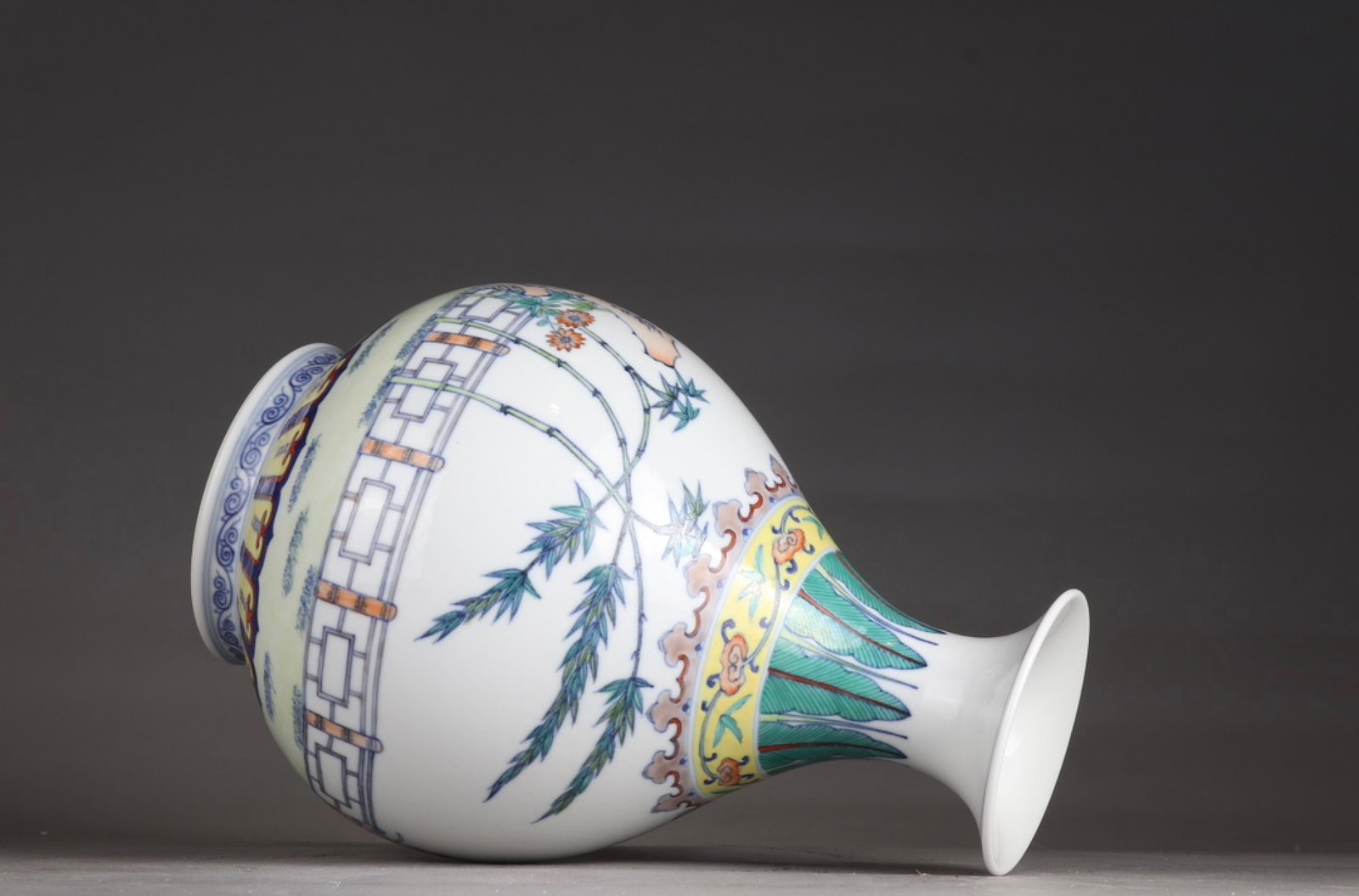 An Exquisite Doucai Landscape Pattern Vase - 8