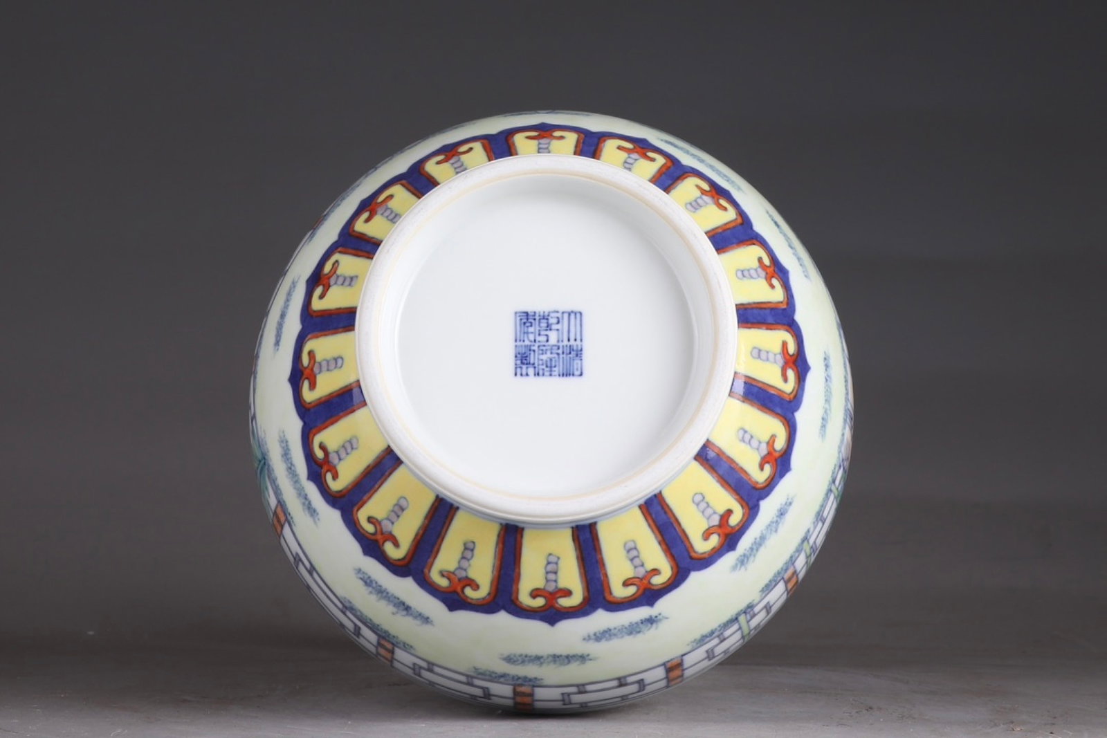 An Exquisite Doucai Landscape Pattern Vase - 9