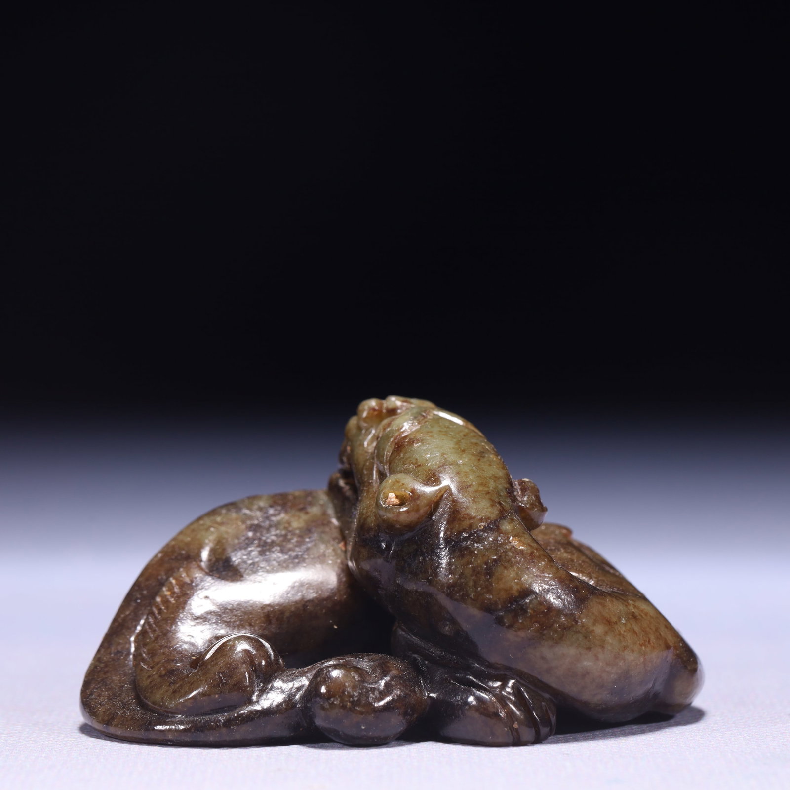 An Exquisite Green Jade Dragon Ornament: An Exquisite Green Jade Dragon Ornament,Qing Dynasty,China,Size:2.8inx2.2inx1.4in,Weight:146g 青玉龙摆件,中国清代