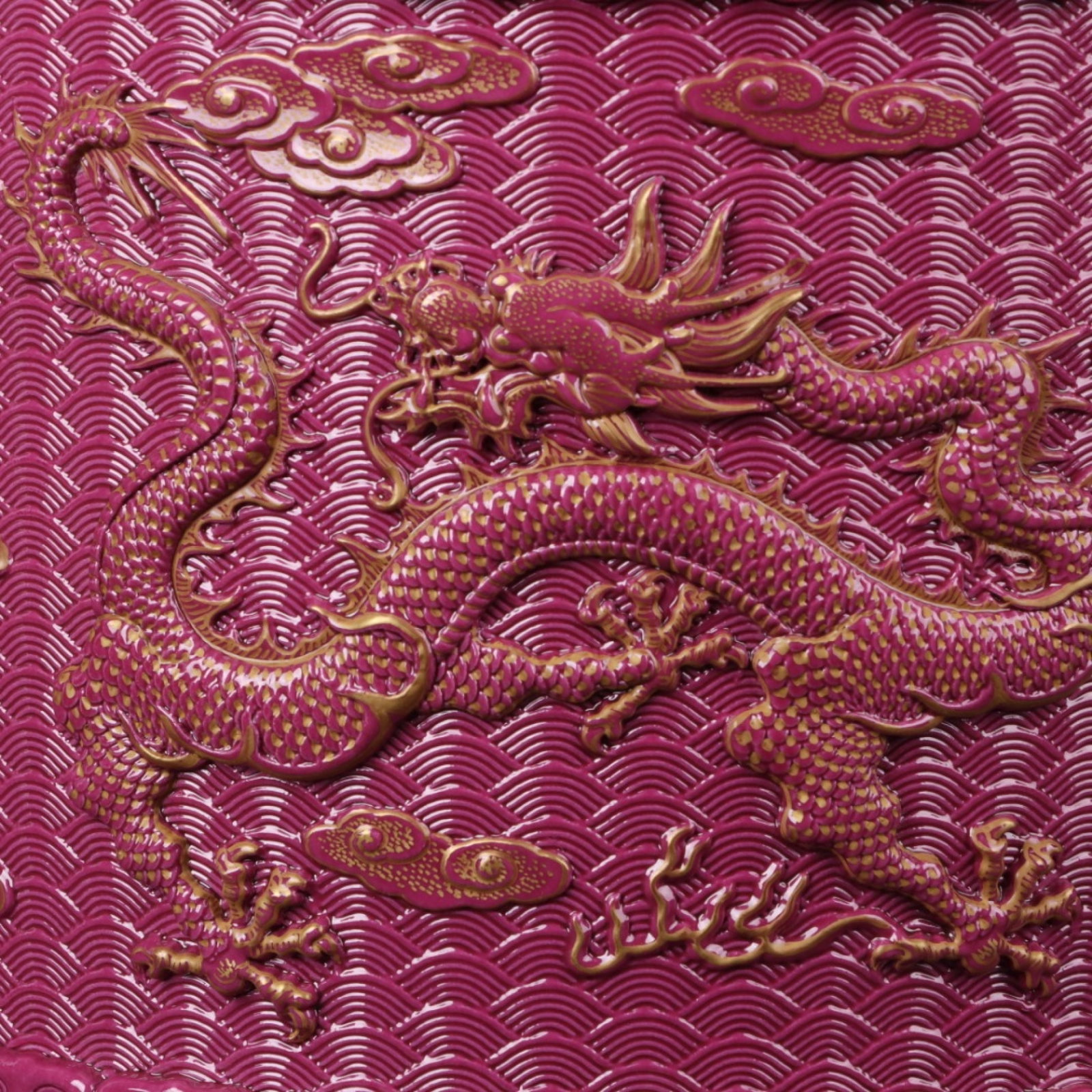 An Exquisite Ruby Red-Glazed Auspicious Cloud and Dragon Pattern Brush Pot - 6