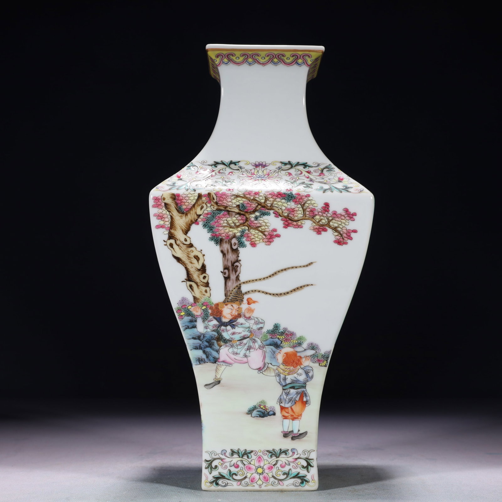 An Exquisite Enamel Character and Story Pattern Vase: An Exquisite Enamel Character and Story Pattern Vase,Qing Dynasty,China,Qianlong Six-character Mark,Size:5.1inx11in,Weight:1700g 珐琅彩人物故事纹瓶