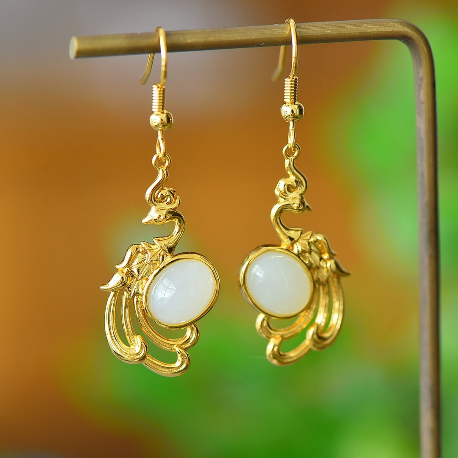 A Pair of Exquisite Bronze-Gold Plated Inlaid White Jade Earrings: A Pair of Exquisite Bronze-Gold Plated Inlaid White Jade Earrings,Size:0.3inx0.4in 一对铜镀金镶白玉耳环