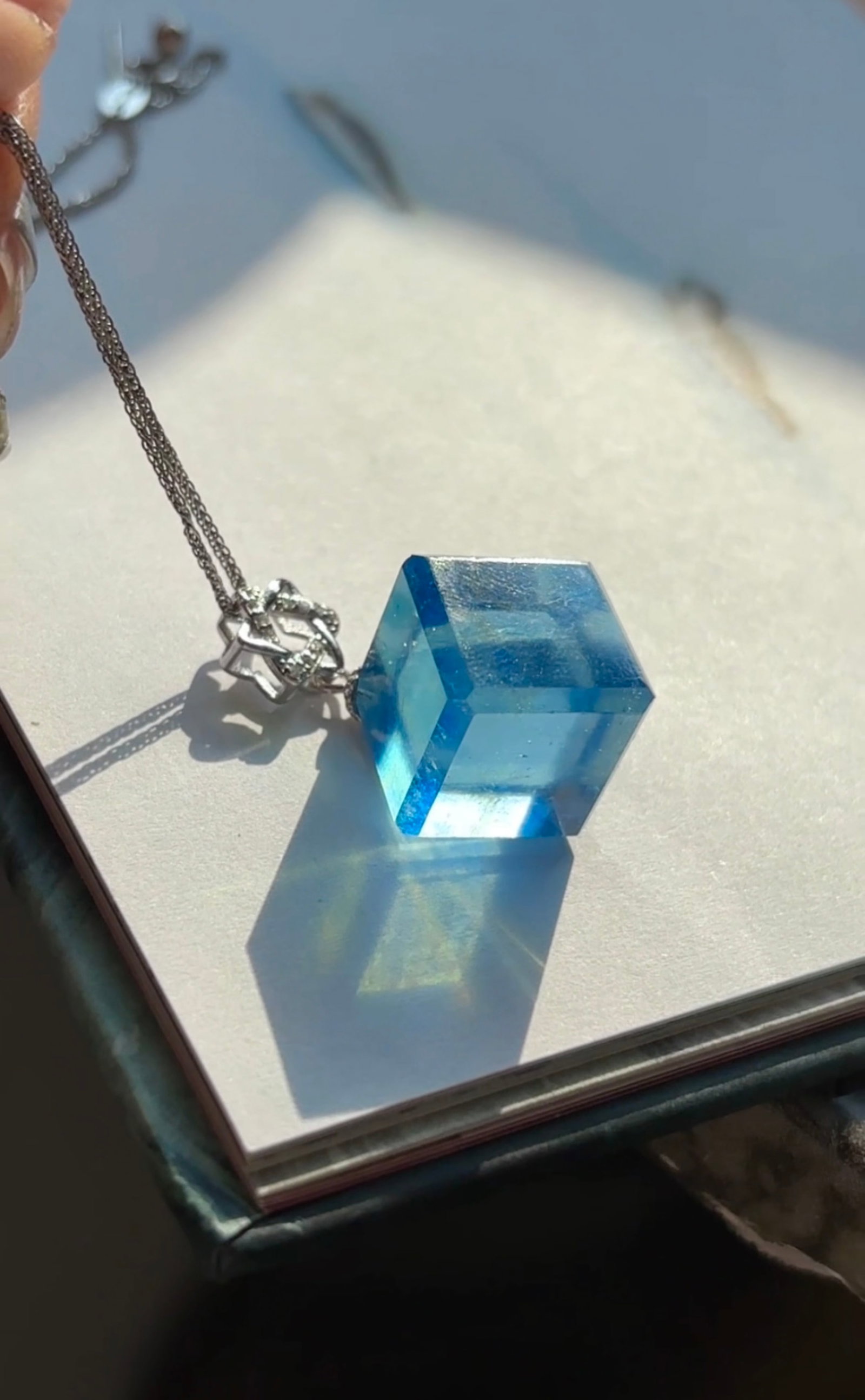 An Exquisite Aquamarine Necklace: An Exquisite Aquamarine Necklace,Size:0.8in,Weight:7g 海蓝宝项链