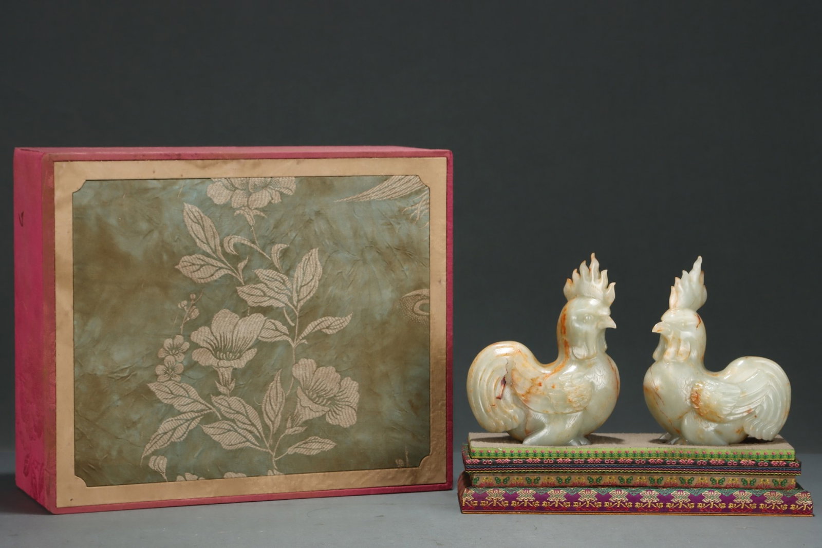 A Pair of Exquisite White Jade Rooster Ornaments: A Pair of Exquisite White Jade Rooster Ornaments,Qing Dynasty,China,Size:5.2inx2.8inx6.6in 一对白玉公鸡摆件,中国清代