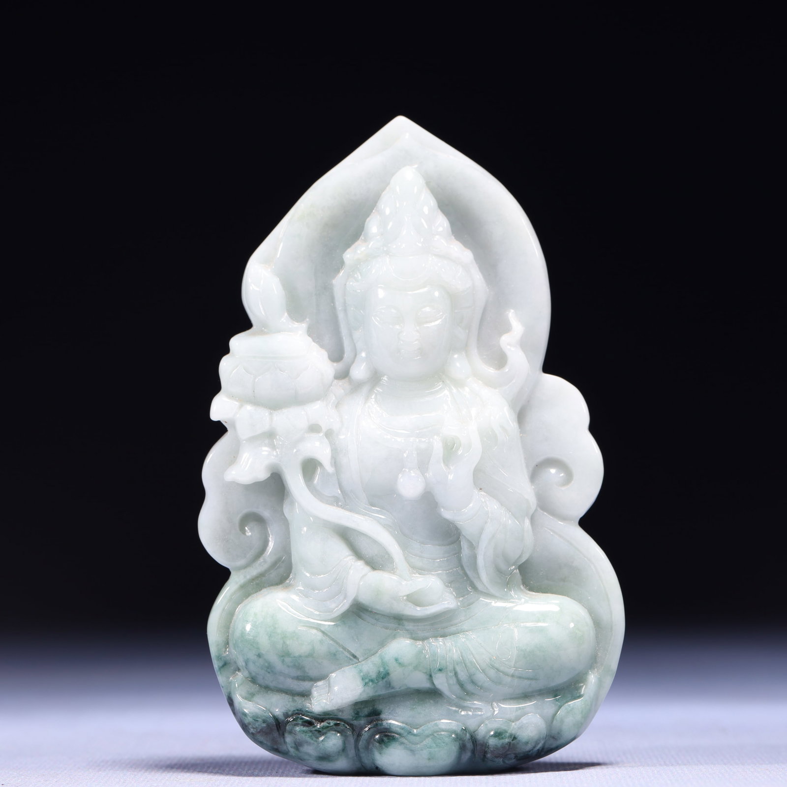 An Exquisite Jadeite Statue of Avalokitesvara Pendant: An Exquisite Jadeite Statue of Avalokitesvara Pendant,Qing Dynasty,China,Size:3inx0.6inx4.7in,Weight:251g 翡翠观音像挂件,中国清代