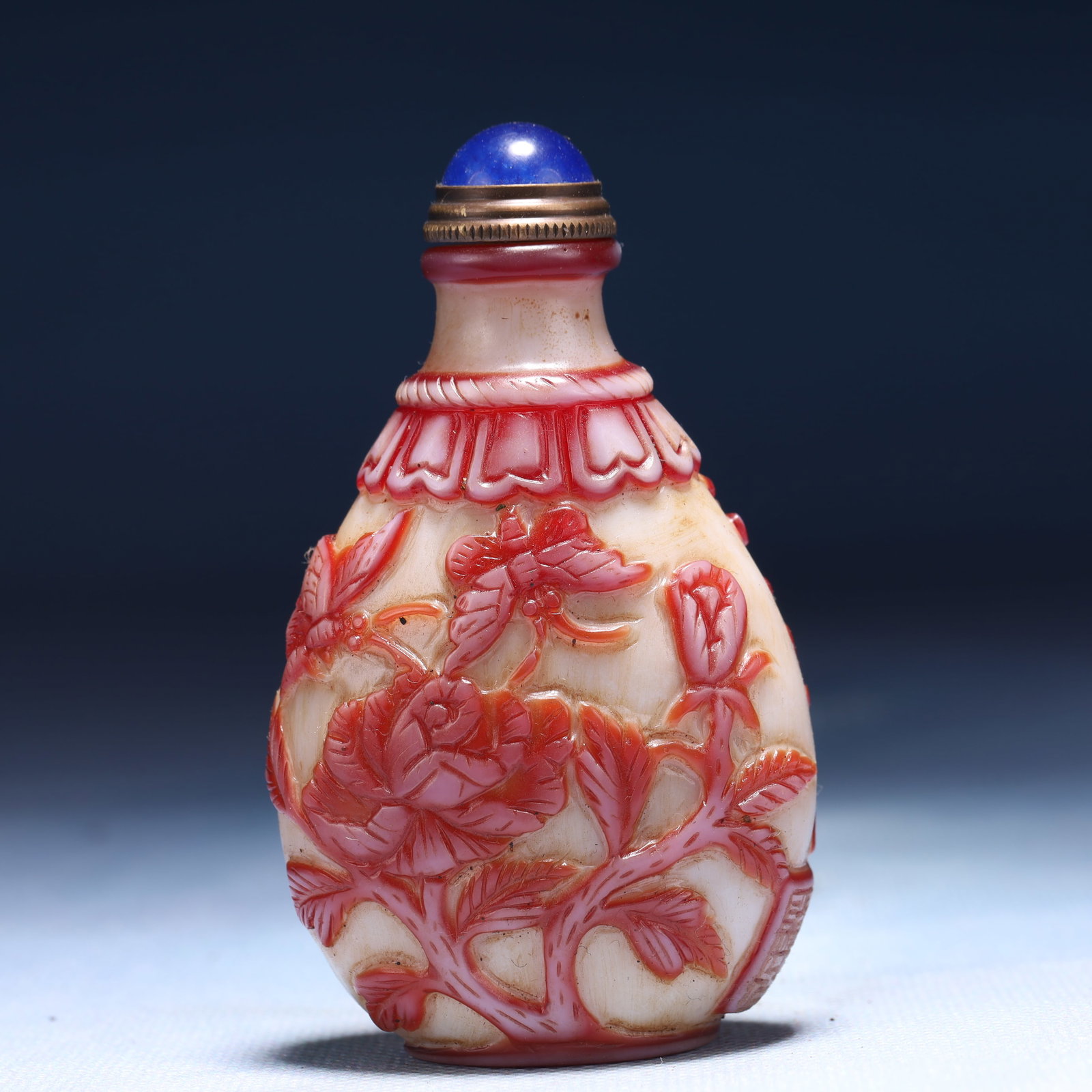 An Exquisite Glass Flower and Butterfly Pattern Snuff Bottle: An Exquisite Glass Flower and Butterfly Pattern Snuff Bottle,Qing Dynasty,China,Qianlong Four-character Mark,Size:2inx1.2inx3.1in,Weight:48g 琉璃花卉蝴蝶纹