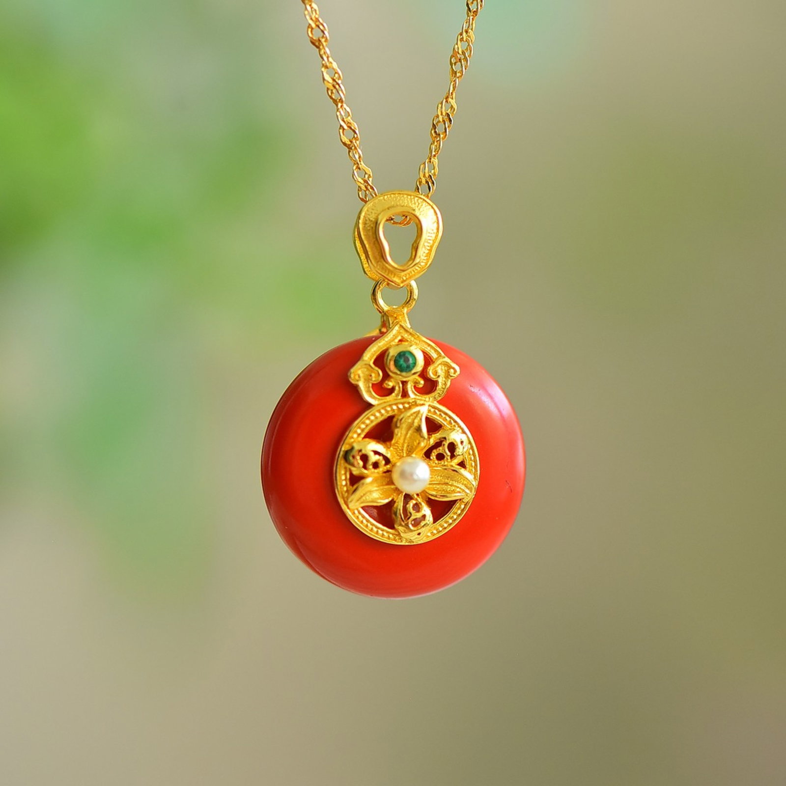 An Exquisite Sterling Silver-Gold Plated Inlaid Cinnabar Pendant: An Exquisite Sterling Silver-Gold Plated Inlaid Cinnabar Pendant,Size:0.7inx0.7in 寓意:平平安安,百年好合 纯银镀金