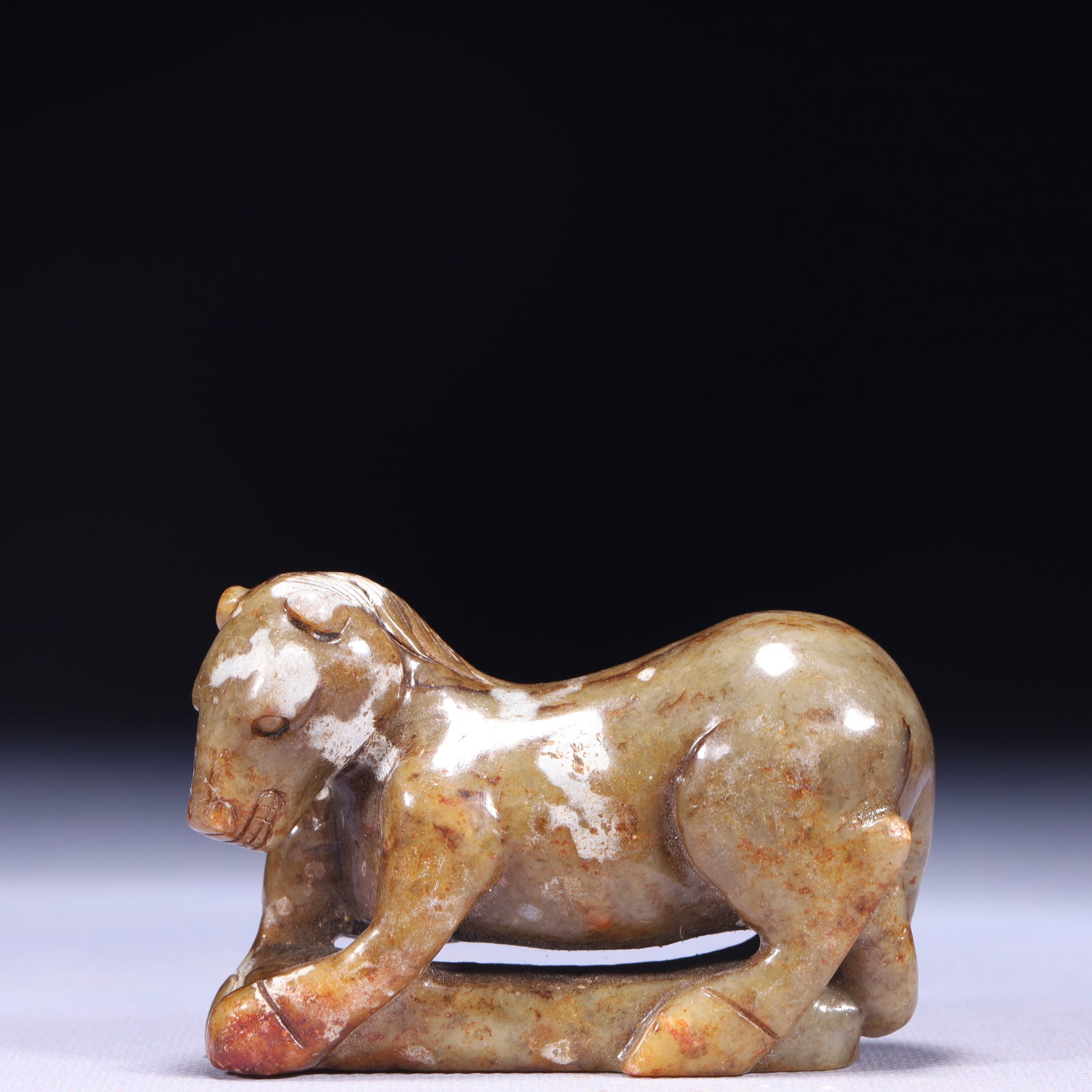 An Exquisite White Jade Horse Ornament: An Exquisite White Jade Horse Ornament,Qing Dynasty,China,Size:3.1inx1inx2.2in,Weight:231g 白玉骏马摆件,中国清代