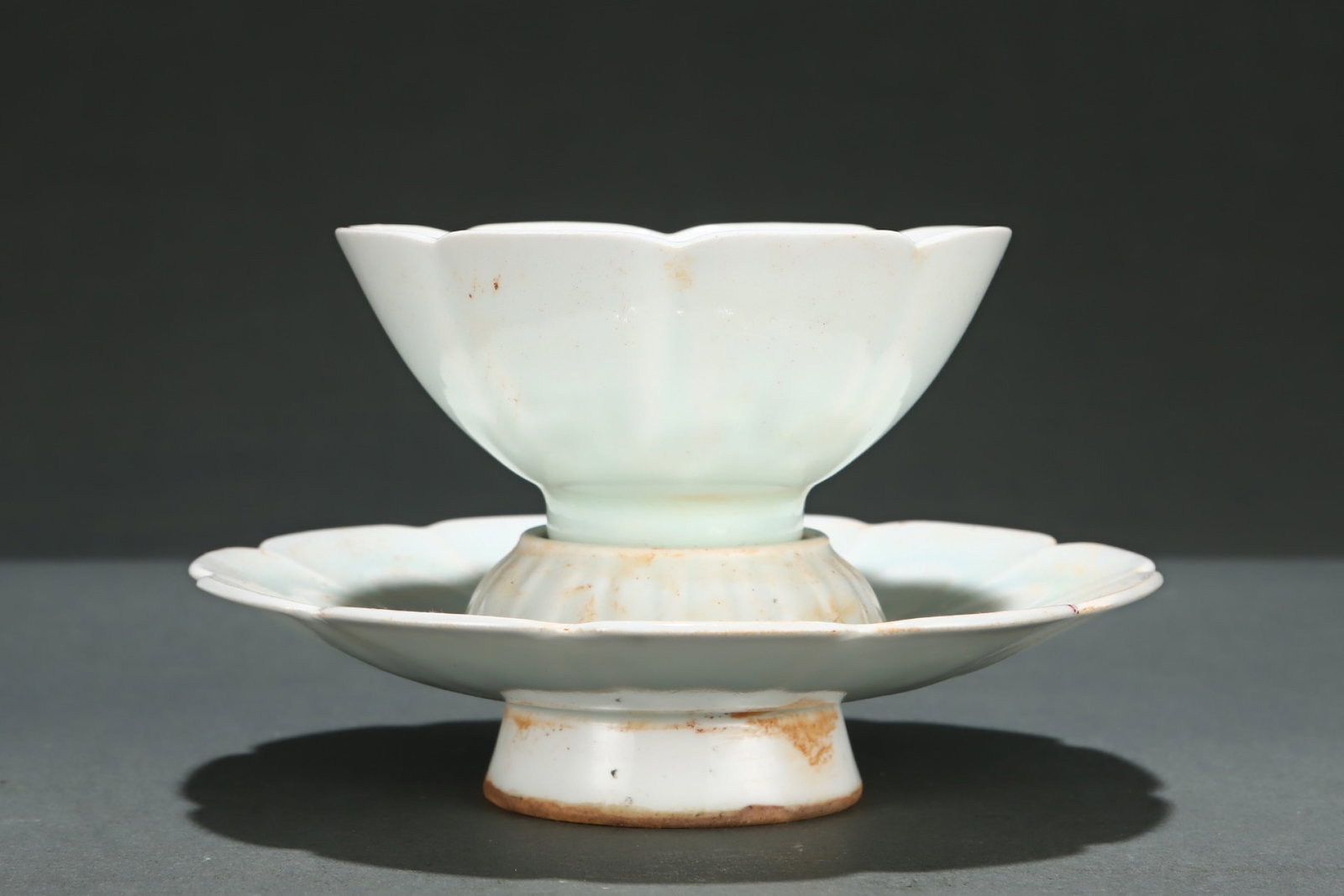 An Exquisite Ding yao Flower Pattern Cup,with Base - 4