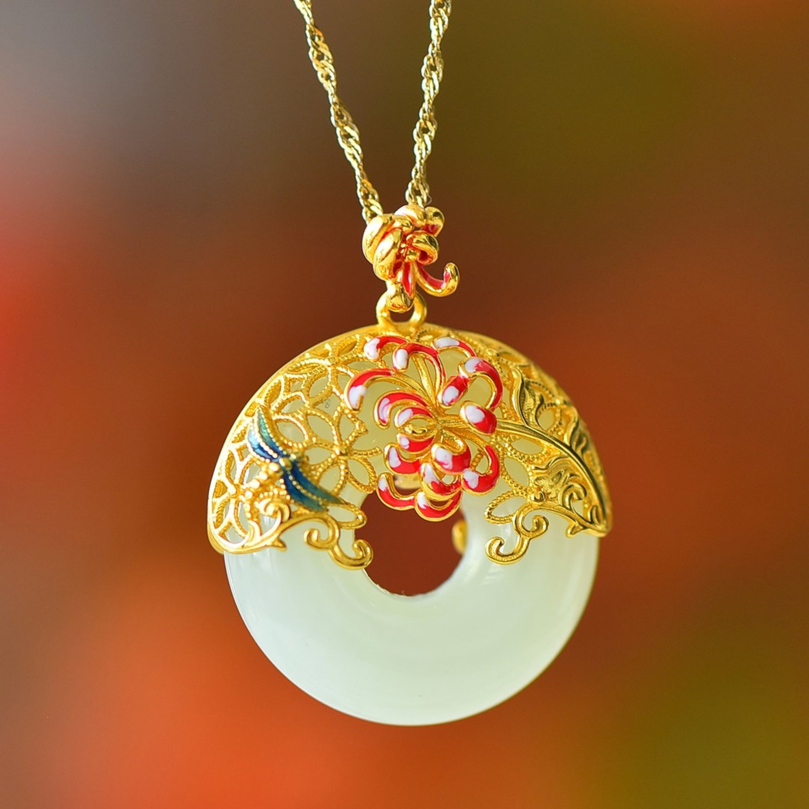 An Exquisite Sterling Silver-Gold Plated Inlaid White Jade Pendant: An Exquisite Sterling Silver-Gold Plated Inlaid White Jade Pendant,Size:1inx1in 纯银镀金镶白玉吊坠