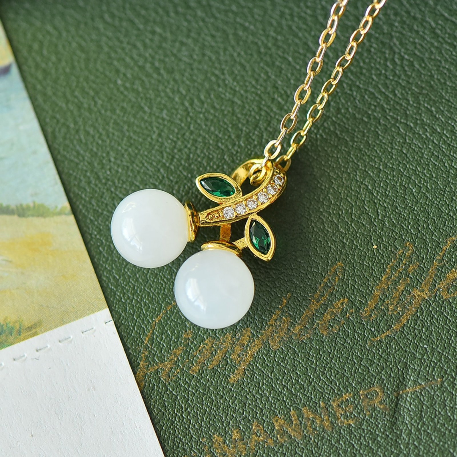 An Exquisite Bronze-Gold Plated Inlaid White Jade Necklace: An Exquisite Bronze-Gold Plated Inlaid White Jade Necklace,Size:0.3inx0.3in 铜镀金镶白玉项链