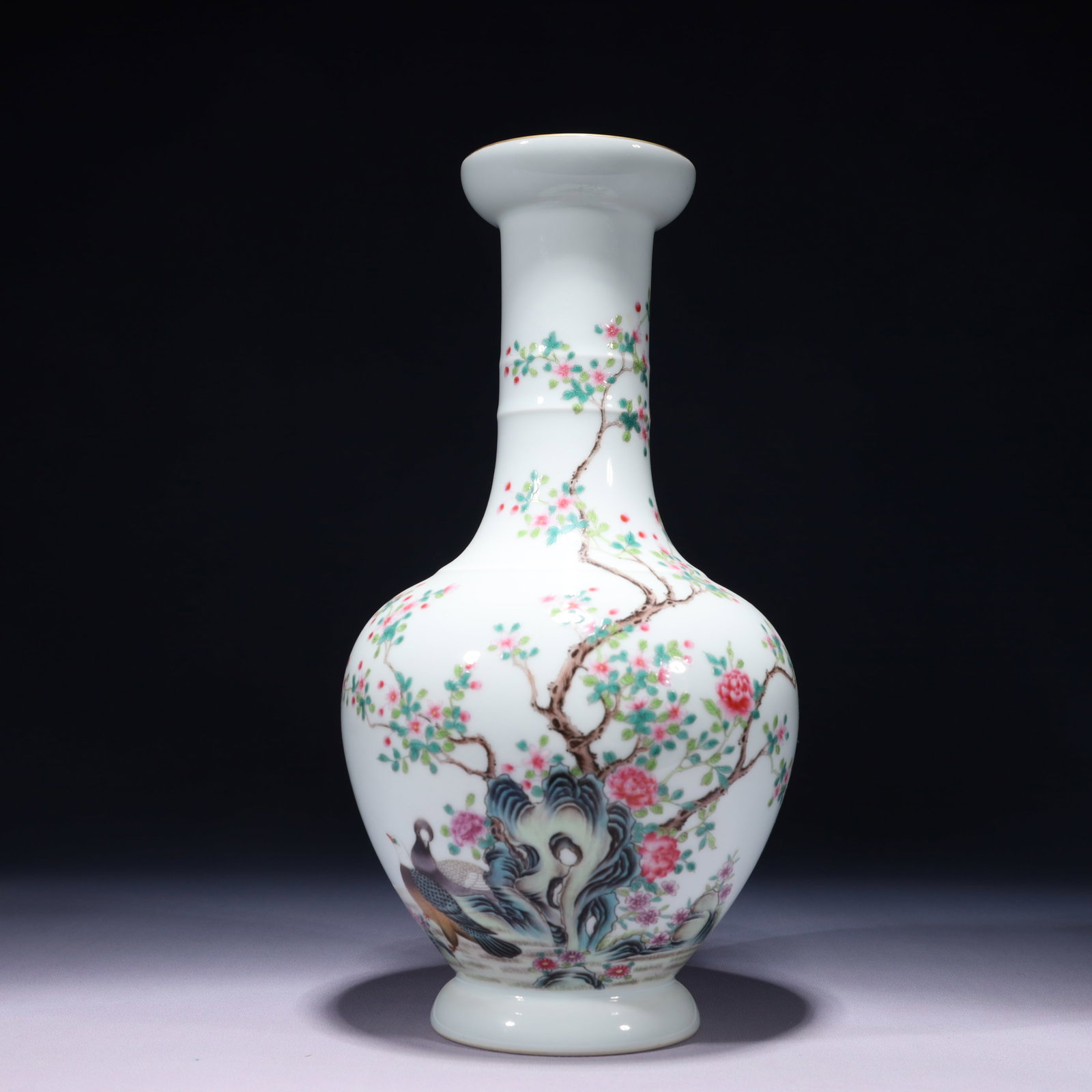 An Exquisite Famille-Rose Painted Gold Flower and Bird Pattern Vase: An Exquisite Famille-Rose Painted Gold Flower and Bird Pattern Vase,Qing Dynasty,China,Qianlong Six-character Mark,Size:5.9inx12.6in,Weight:1400g 粉彩描金花鸟ಬ