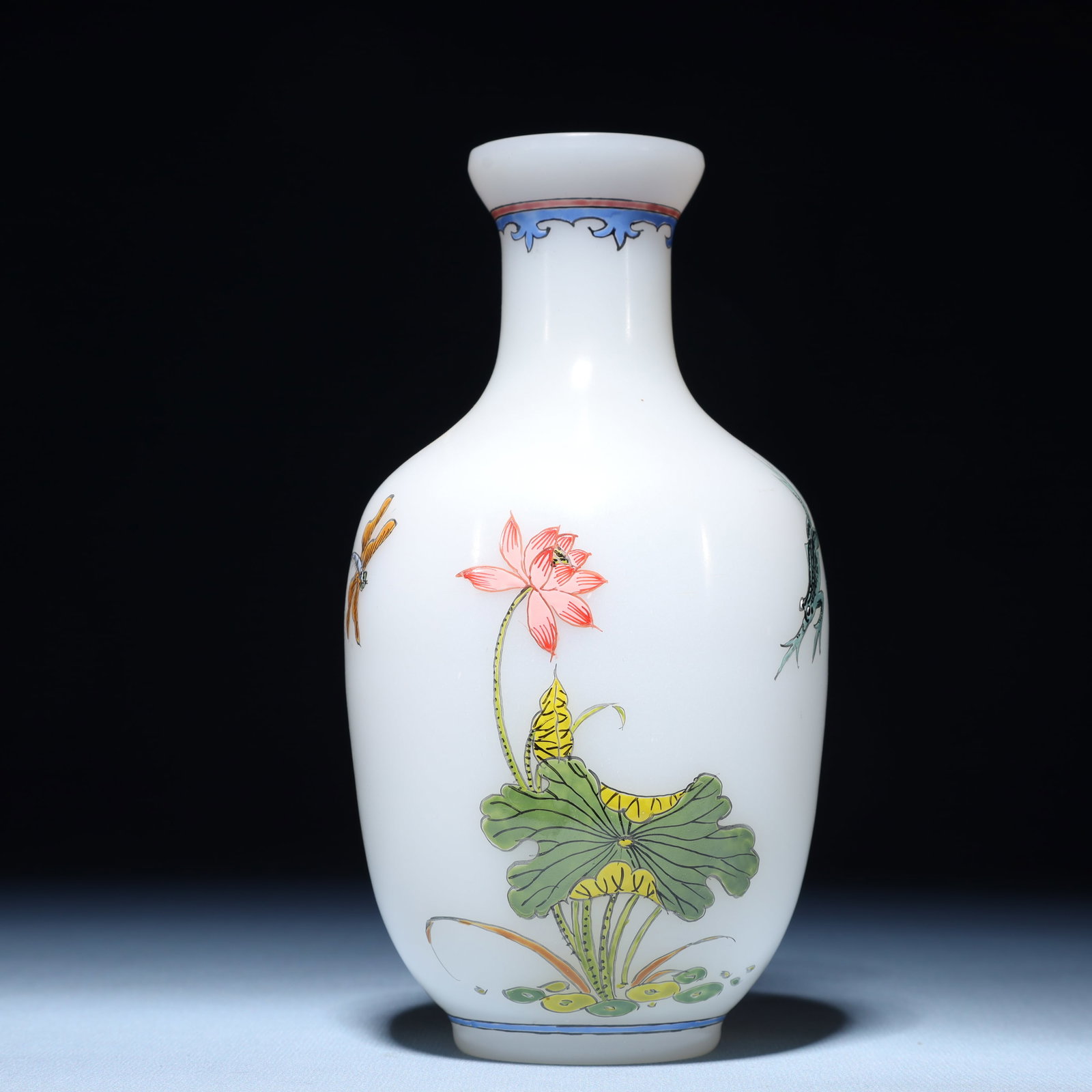 An Exquisite Glass Flower and Mandarin Duck Pattern Vase: An Exquisite Glass Flower and Mandarin Duck Pattern Vase,Qing Dynasty,China,Qianlong Four-character Mark,Size:3.5inx7.1in,Weight:459g