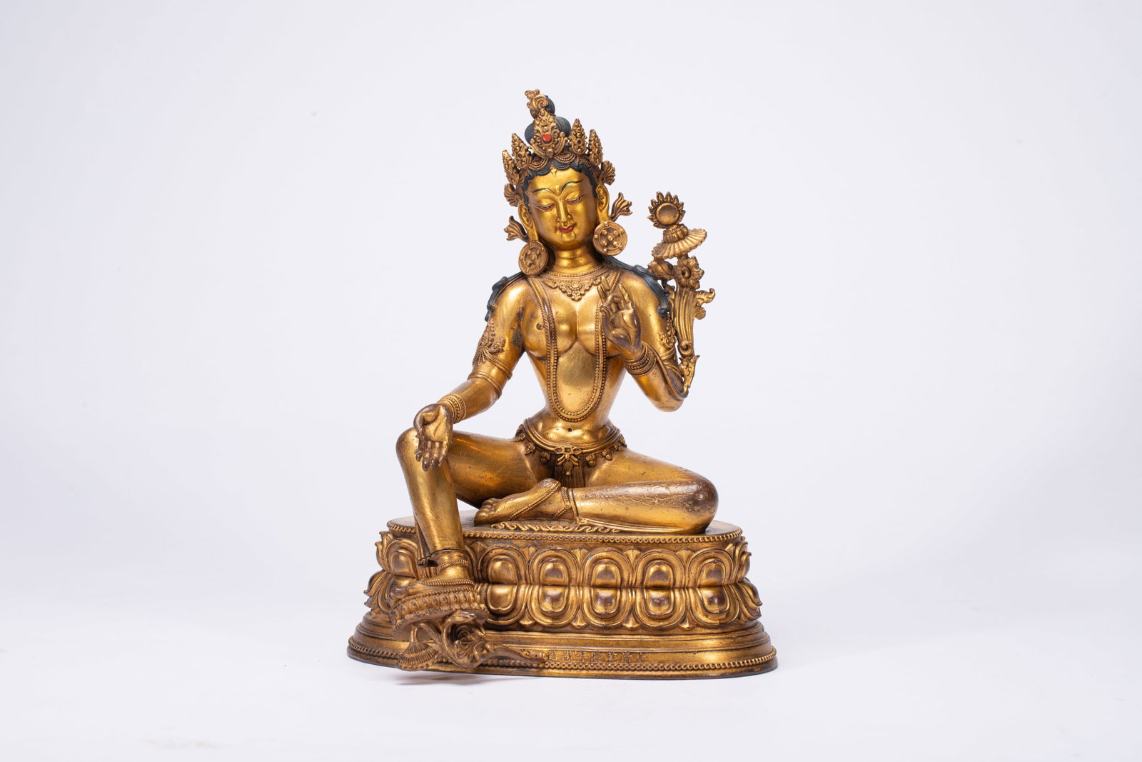 A Solemn Gilt Bronze Statue of Tara: A Solemn Gilt Bronze Statue of Tara,Qing Dynasty,China,Qianlong Mark,Size:6.1inx5.1inx8.3in,Weight:1810g 铜鎏金度母像,中国清代,乾Ɓ