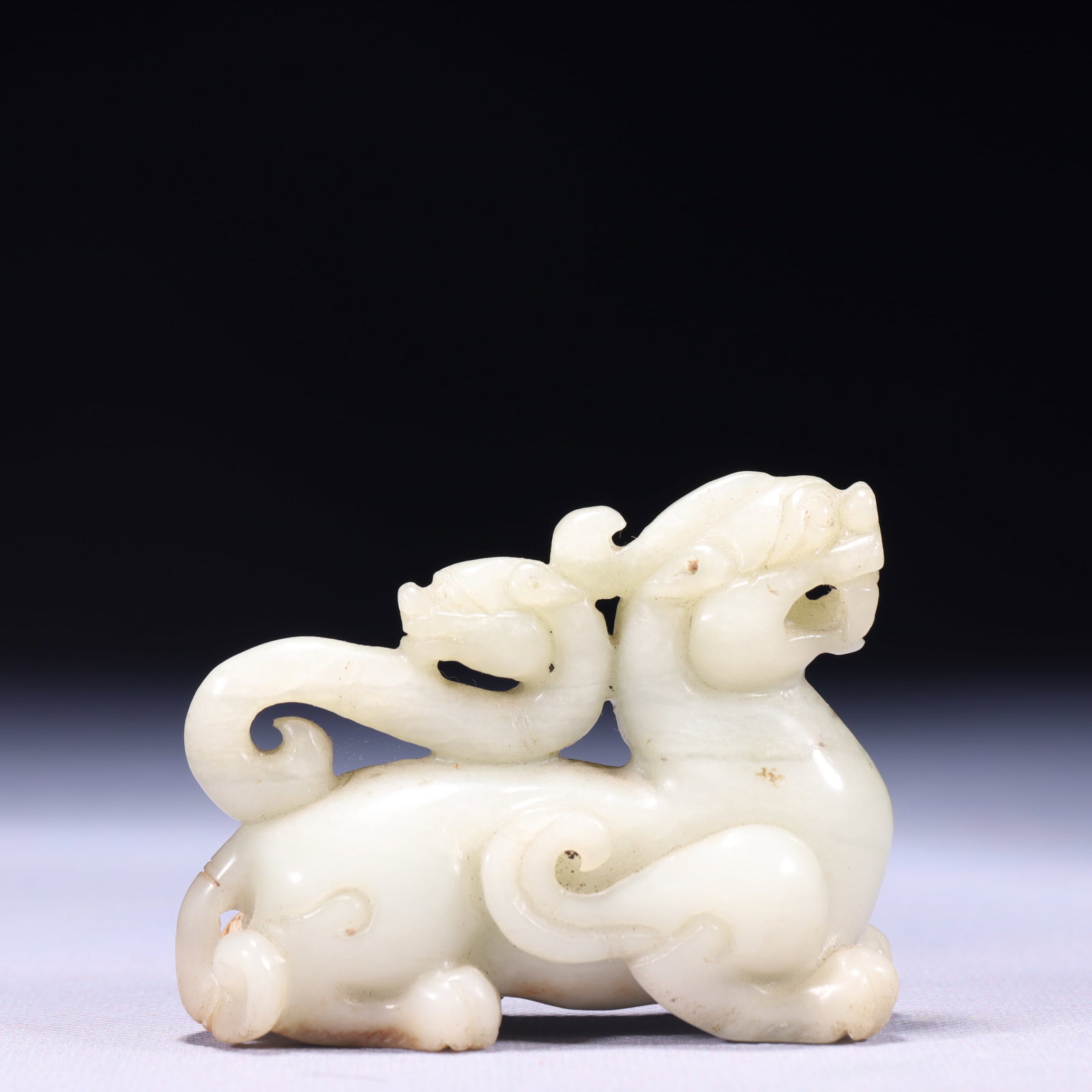An Exquisite White Jade Beast Ornament: An Exquisite White Jade Beast Ornament,Qing Dynasty,China,Size:3.1inx1.2inx2.4in,Weight:163g 白玉兽摆件,中国清代