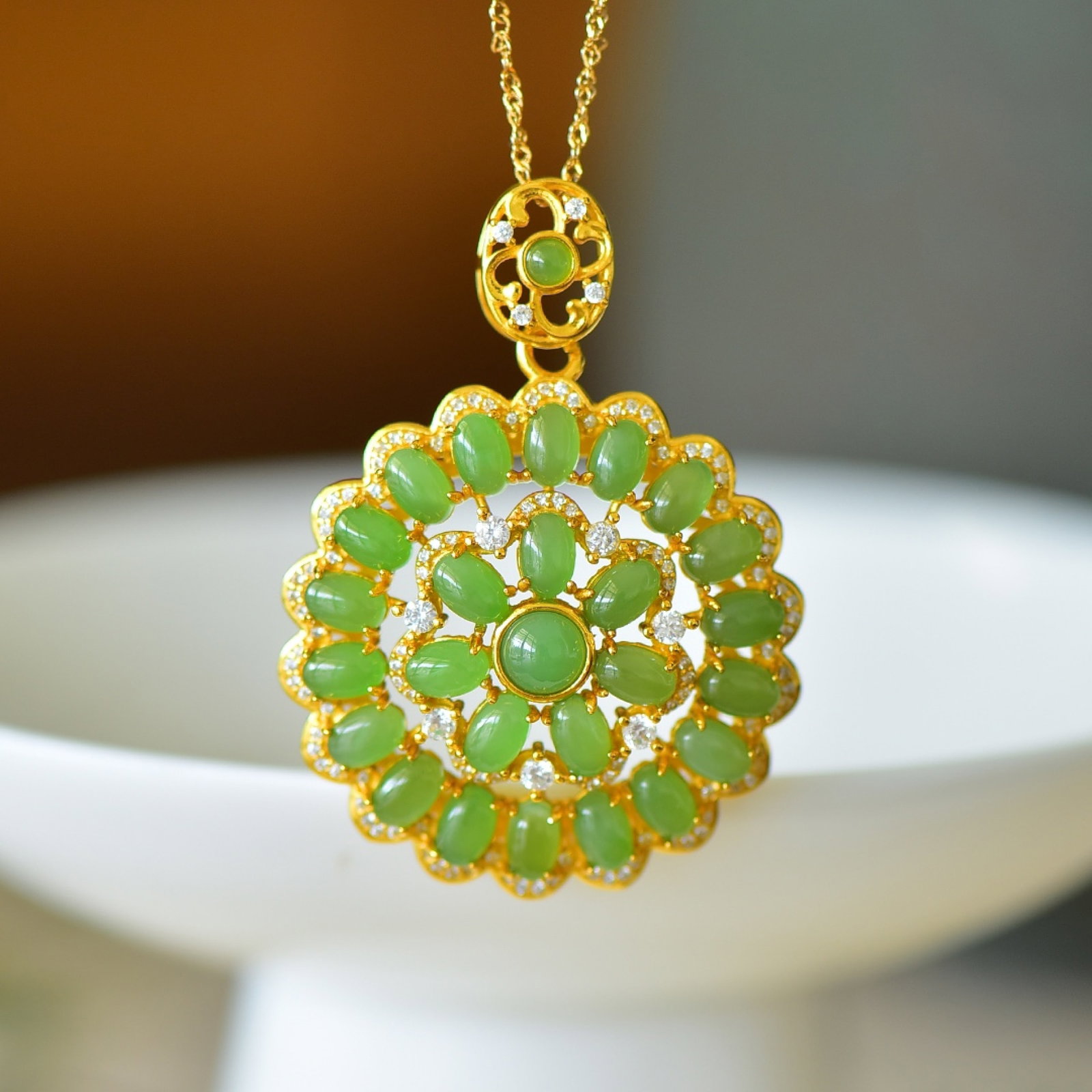 An Exquisite Sterling Silver-Gold Plated Inlaid Jasper Pendant,Inlaid Diamond: An Exquisite Sterling Silver-Gold Plated Inlaid Jasper Pendant,Inlaid Diamond,Size:0.2inx0.2in 纯银镀金镶碧玉项链,嵌钻石