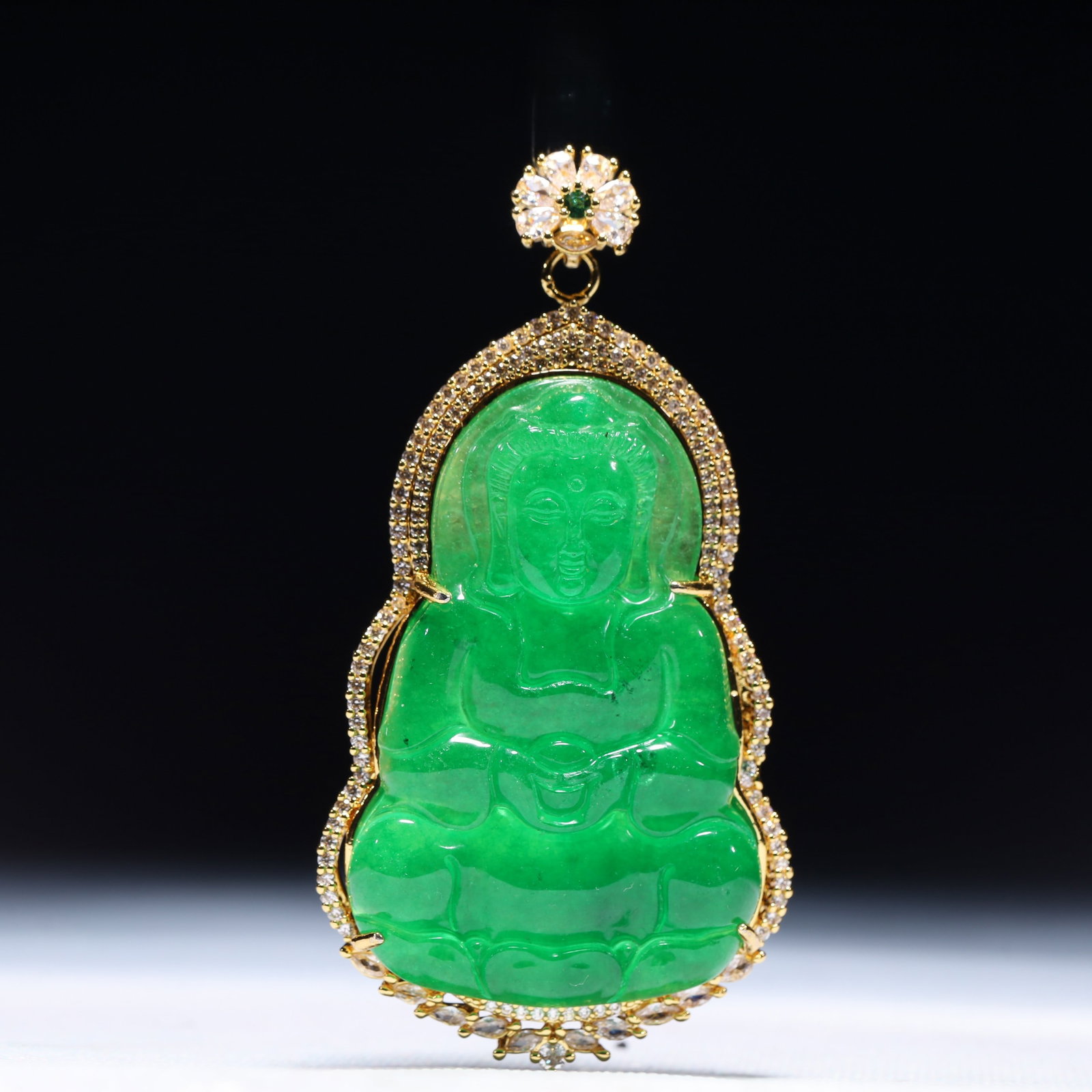 An Exquisite Statue of Avalokitesvara Pendant,Inlaid Gems: An Exquisite Statue of Avalokitesvara Pendant,Inlaid Gems,Size:1.8inx0.4inx3.5in,Weight:66.7g 一个精美的观音像吊坠,镶宝石