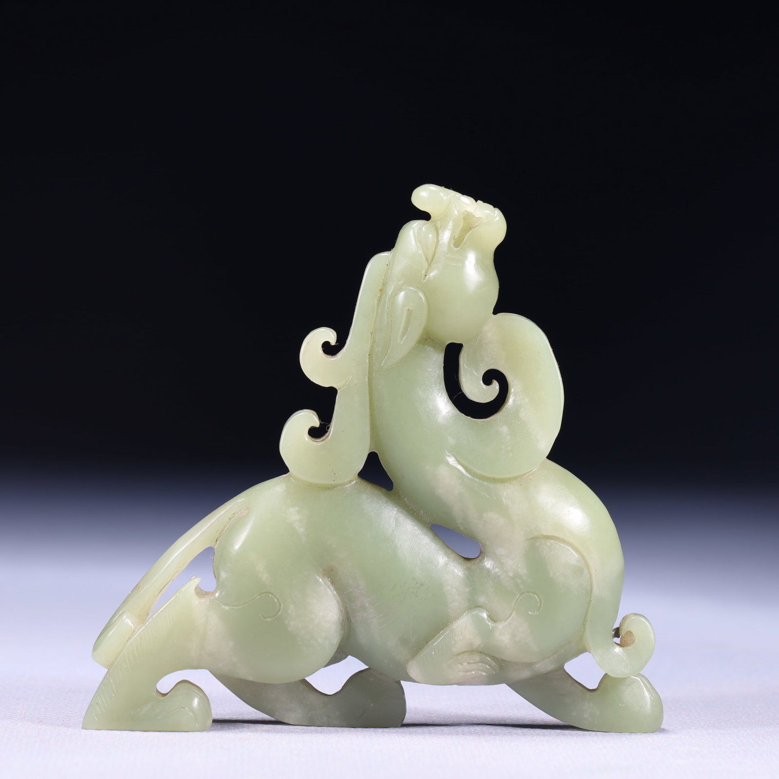 An Exquisite Green Jade Dragon Ornament: An Exquisite Green Jade Dragon Ornament,Qing Dynasty,China,Size:4.5inx0.8inx2.2in,Weight:222g 青玉龙摆件,中国清代