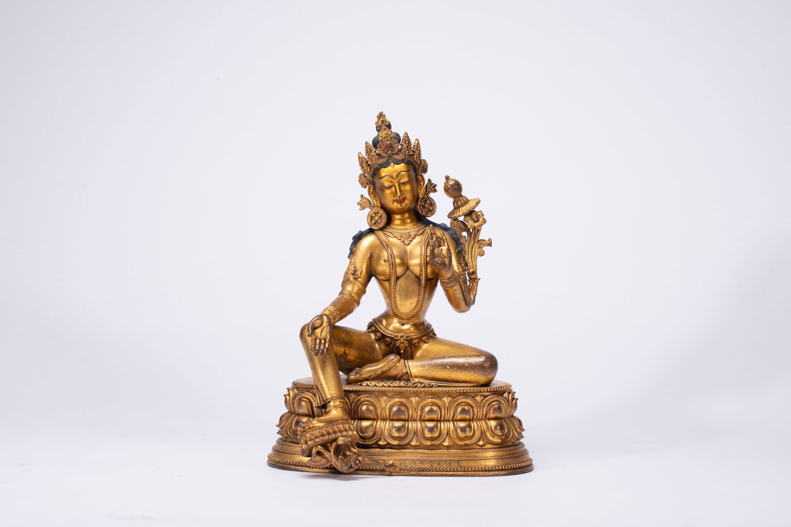 A Solemn Gilt Bronze Statue of Tara: A Solemn Gilt Bronze Statue of Tara,Qing Dynasty,China,Qianlong Mark,Size:6.1inx5.1inx8.3in,Weight:1780g 铜鎏金度母像,中国清代,乾Ɓ
