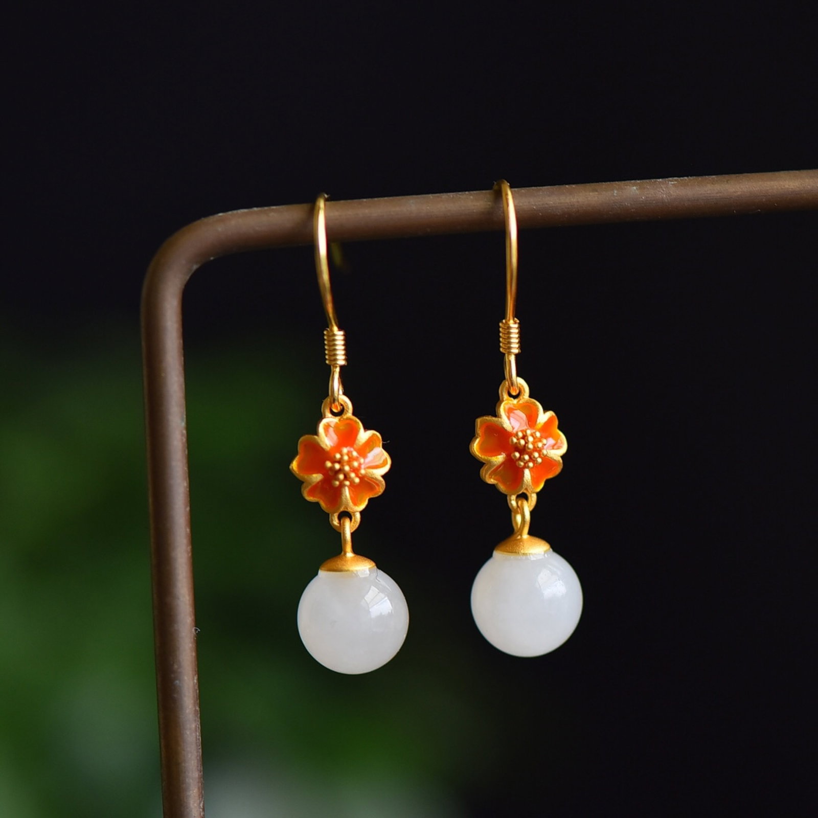 An Exquisite Sterling Silver-Gold Plated Inlaid White Jade Necklace,Inlaid Diamond: An Exquisite Sterling Silver-Gold Plated Inlaid White Jade Necklace,Inlaid Diamond,Size:0.3inx0.3in 纯银镀金镶白玉项链,嵌钻石