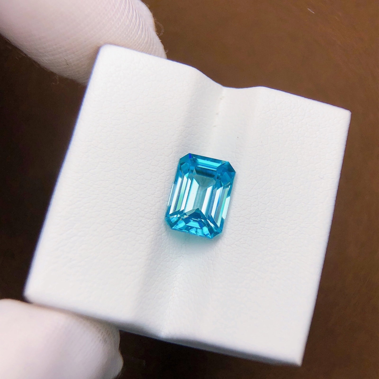 4.04Ctw Natural Gemstone Loose: 4.04Ctw Natural Gemstone Loose,Size:0.4inx0.3inx0.2in 4.04Ctw天然宝石裸石
