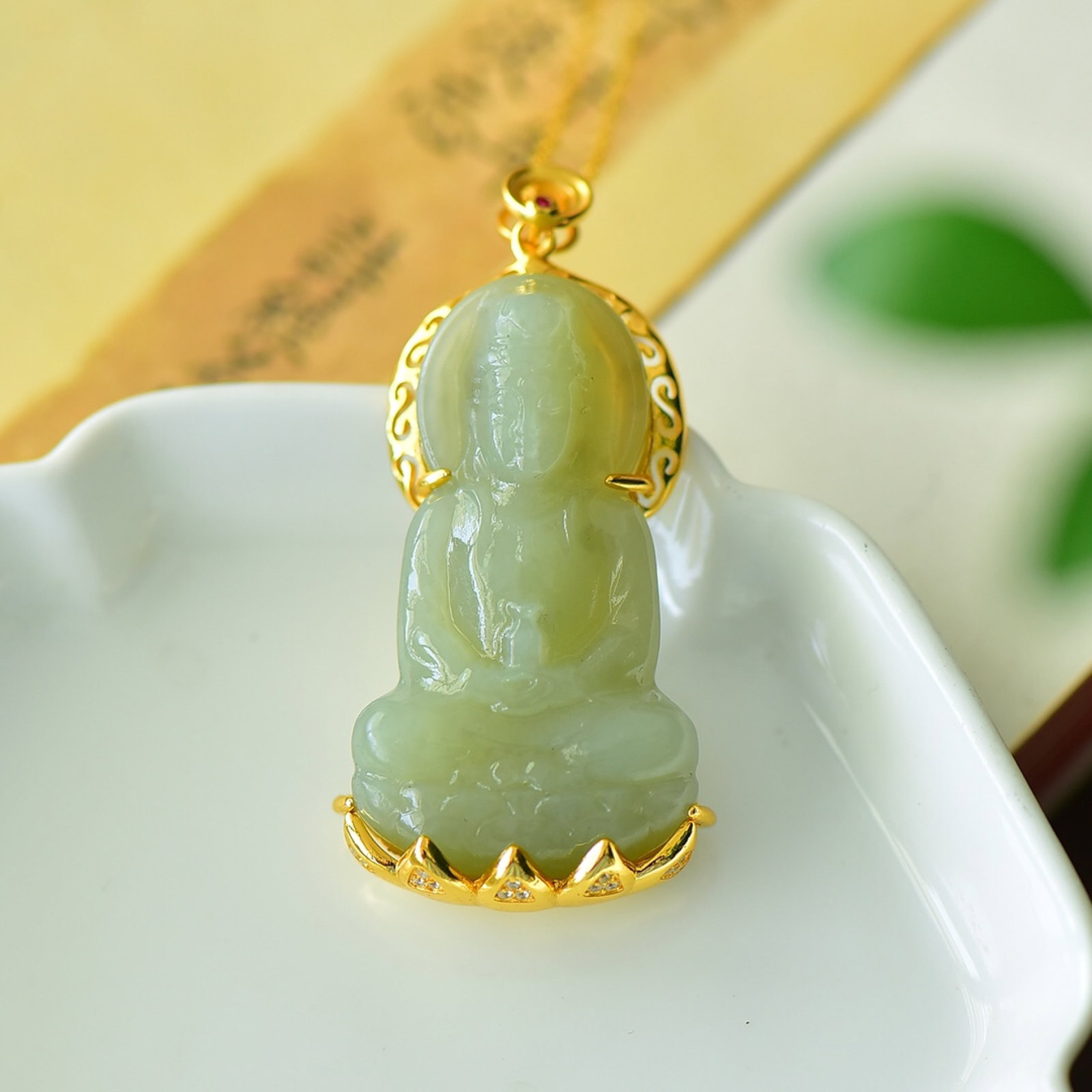 An Exquisite Sterling Silver-Gold Plated Inlaid Greenish Jade Necklace: An Exquisite Sterling Silver-Gold Plated Inlaid Greenish Jade Necklace,Size:1inx2in 纯银镀金镶青玉项链