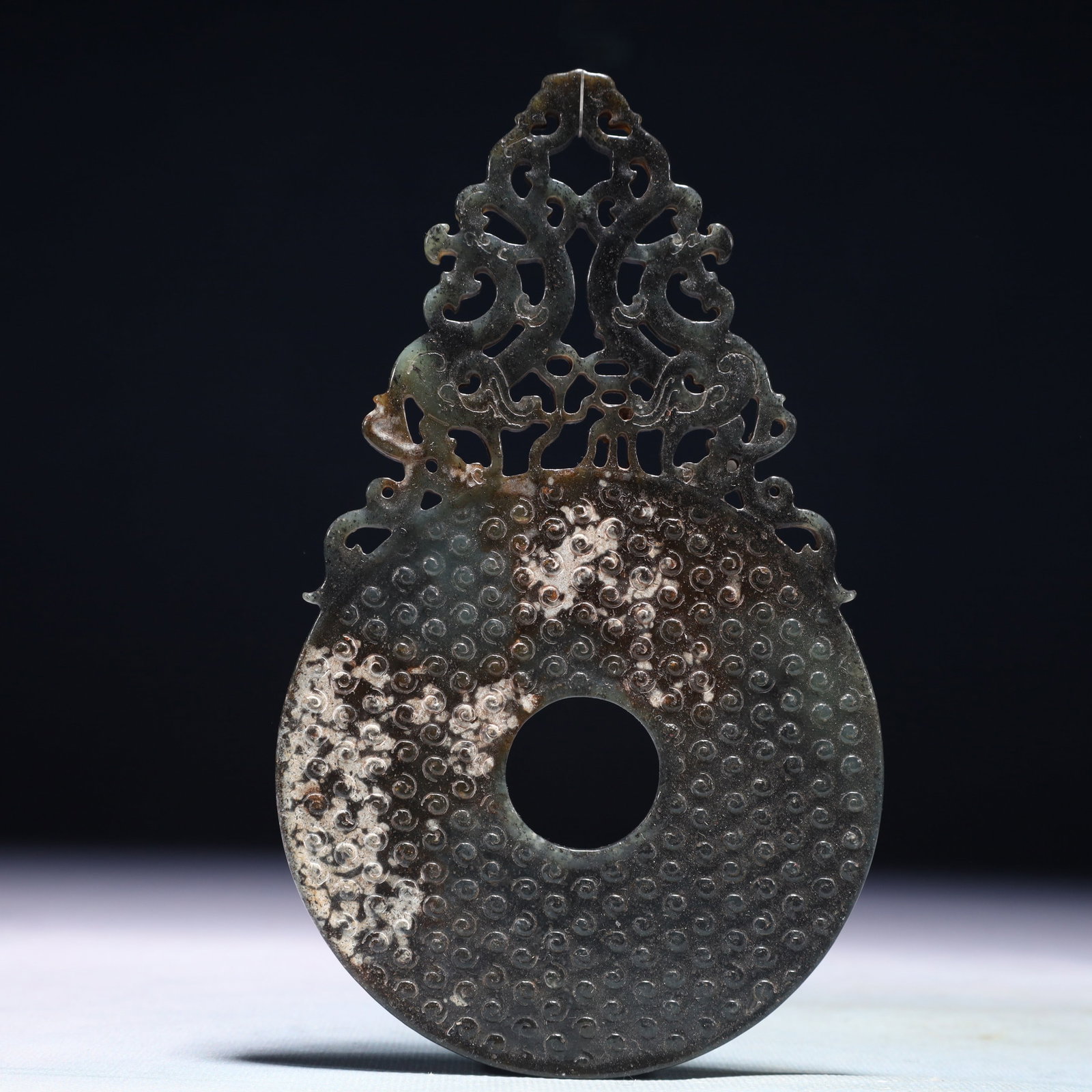 An Exquisite Black Jade Dragon Pattern Pendant: An Exquisite Black Jade Dragon Pattern Pendant,Qing Dynasty,China,Size:3.9inx6.3in,Weight:183.8g 墨玉龙纹挂件,中国清代