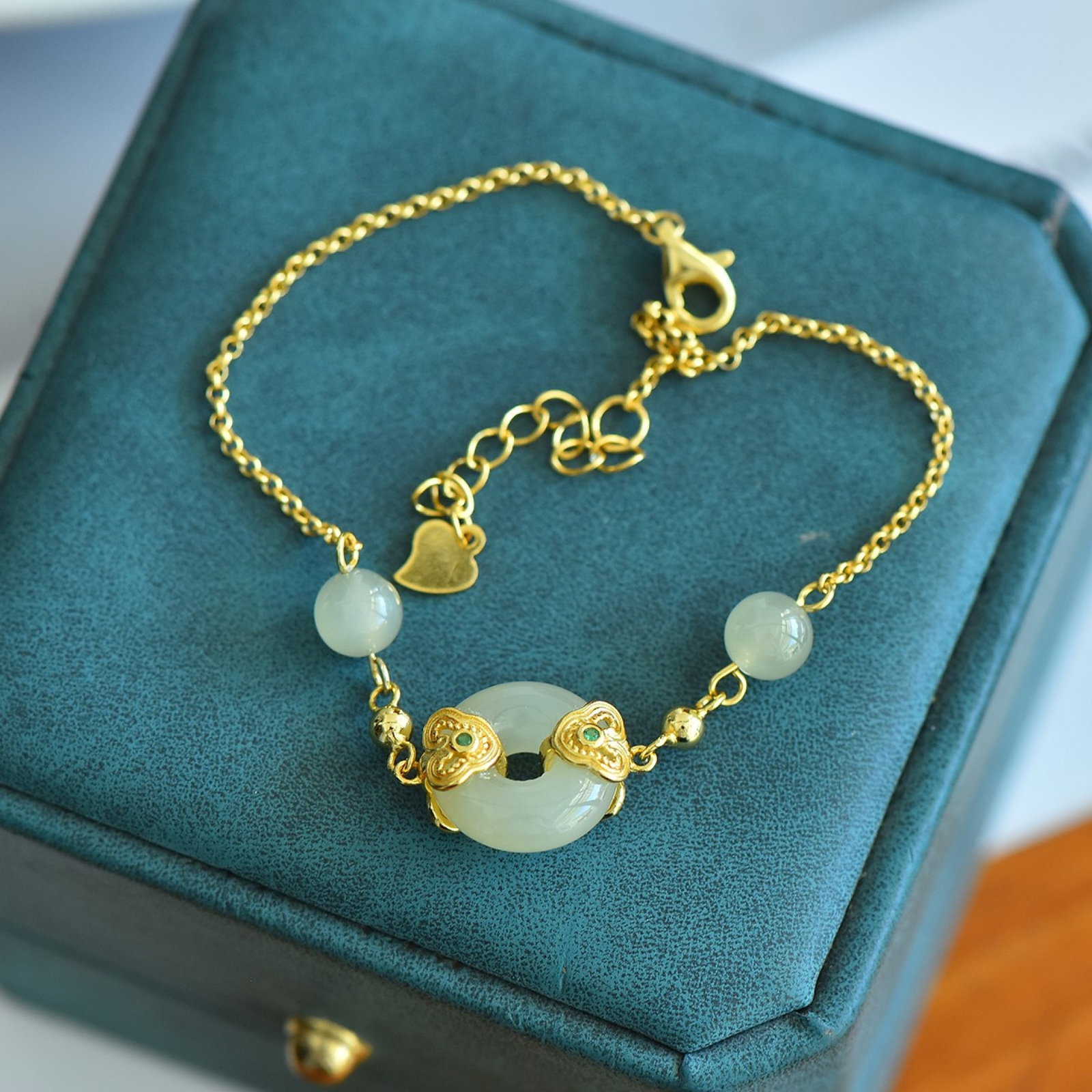 An Exquisite Sterling Silver-Gold Plated Inlaid White Jade Bracelet: An Exquisite Sterling Silver-Gold Plated Inlaid White Jade Bracelet,Size:0.5inx0.5in 纯银镀金镶白玉手链