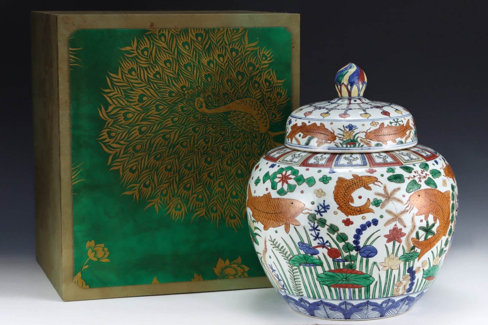 A Huge Wucai Hornwort Pattern Jar with Cover: A Huge Wucai Hornwort Pattern Jar with Cover,Ming Dynasty,China,Jiajing Six-character Mark,Size:18.1inx14.8in
