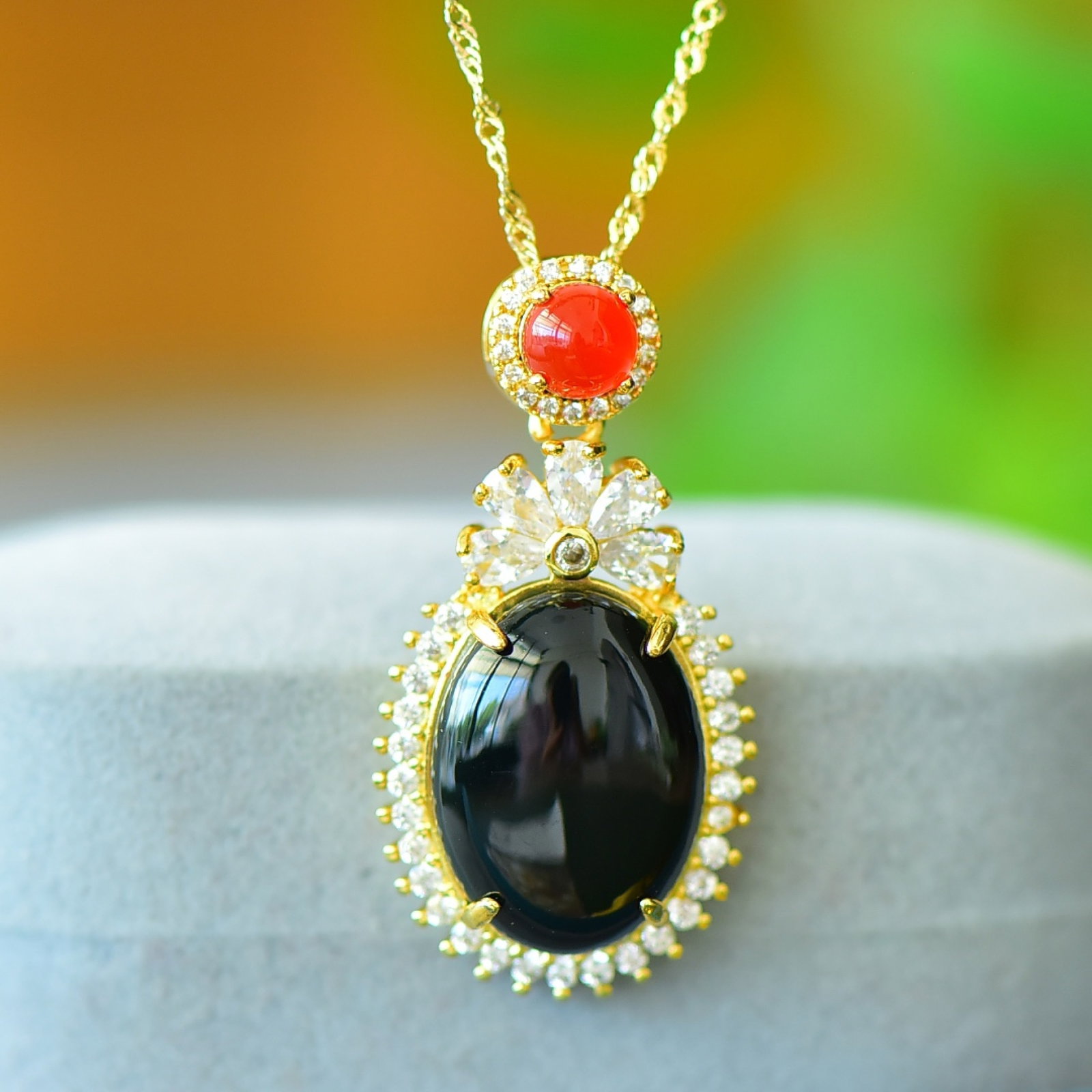 An Exquisite Bronze-Gold Plated Inlaid Green Jade Necklace: An Exquisite Bronze-Gold Plated Inlaid Green Jade Necklace,Size:0.6inx0.8in 铜镀金镶青玉项链