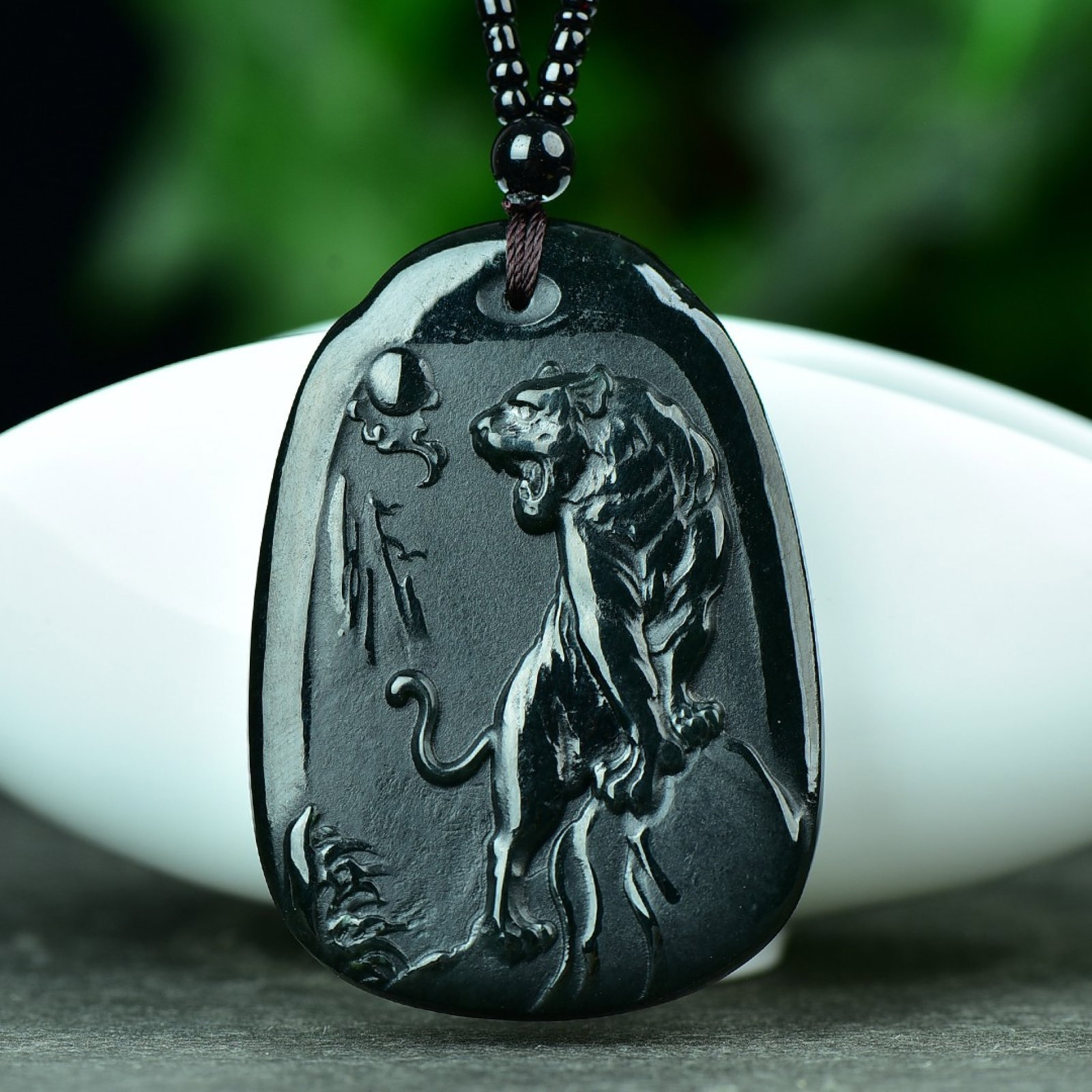 An Exquisite Sapphire Landscape and Tiger Pattern Pendant: An Exquisite Sapphire Landscape and Tiger Pattern Pendant,Size:1.6inx2in 寓意:做工细腻,玉质干净 青玉山水虎 