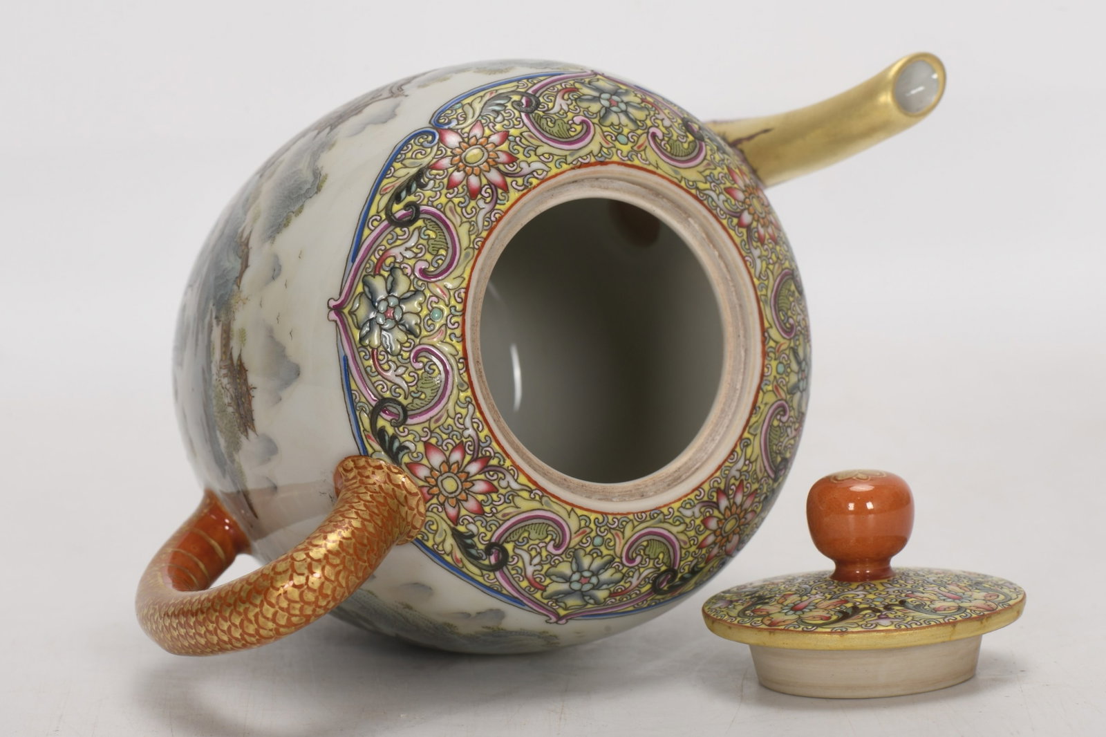 An Exquisite Enamel Landscape Pattern Teapot - 7