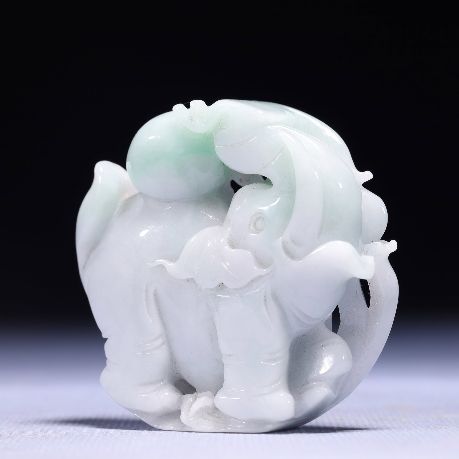 An Exquisite Jadeite Elephant Pattern Pendant - 2