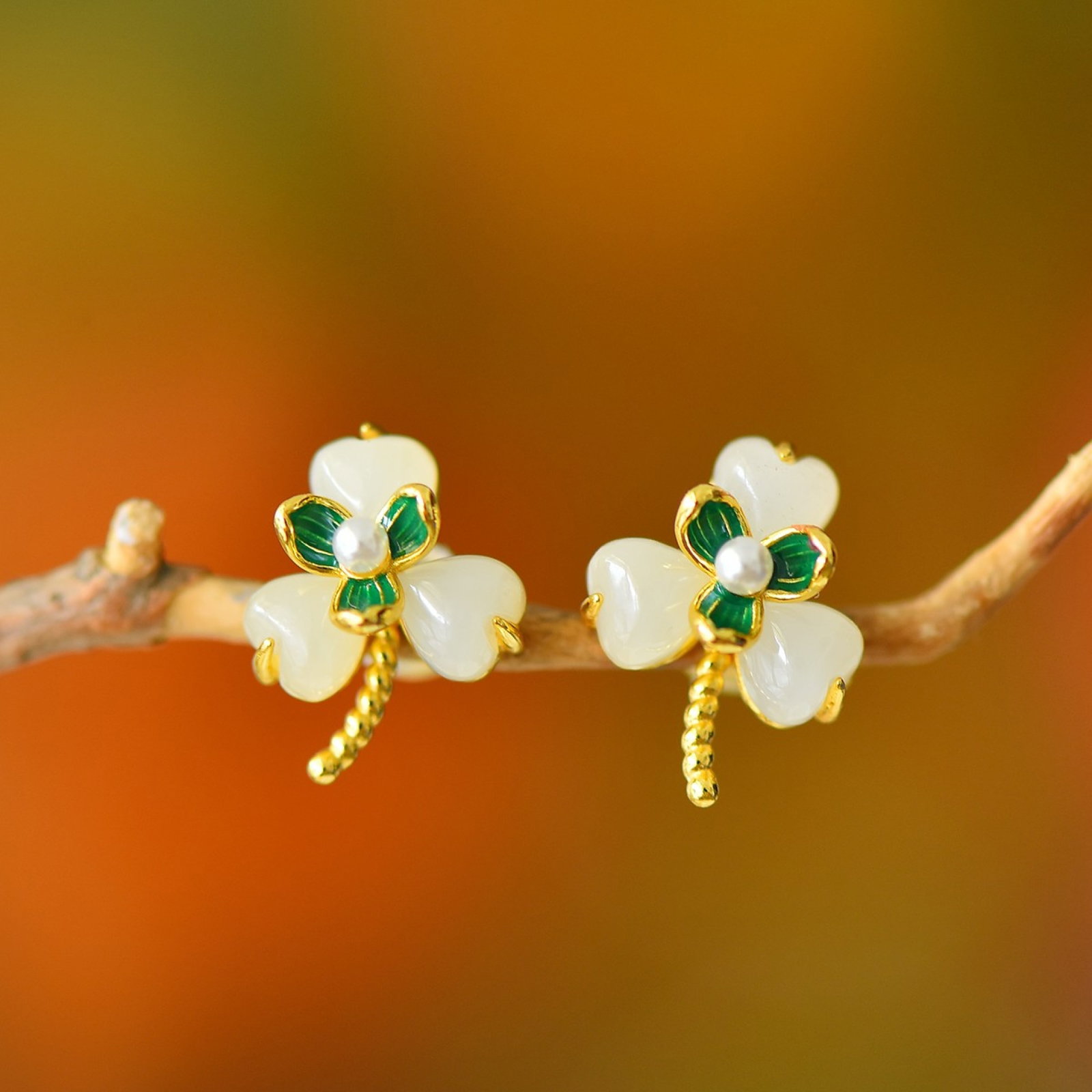 A Pair of Exquisite Sterling Silver-Gold Plated Inlaid White Jade Earrings,Inlaid Pearls: A Pair of Exquisite Sterling Silver-Gold Plated Inlaid White Jade Earrings,Inlaid Pearls,Size:0.2inx0.2in