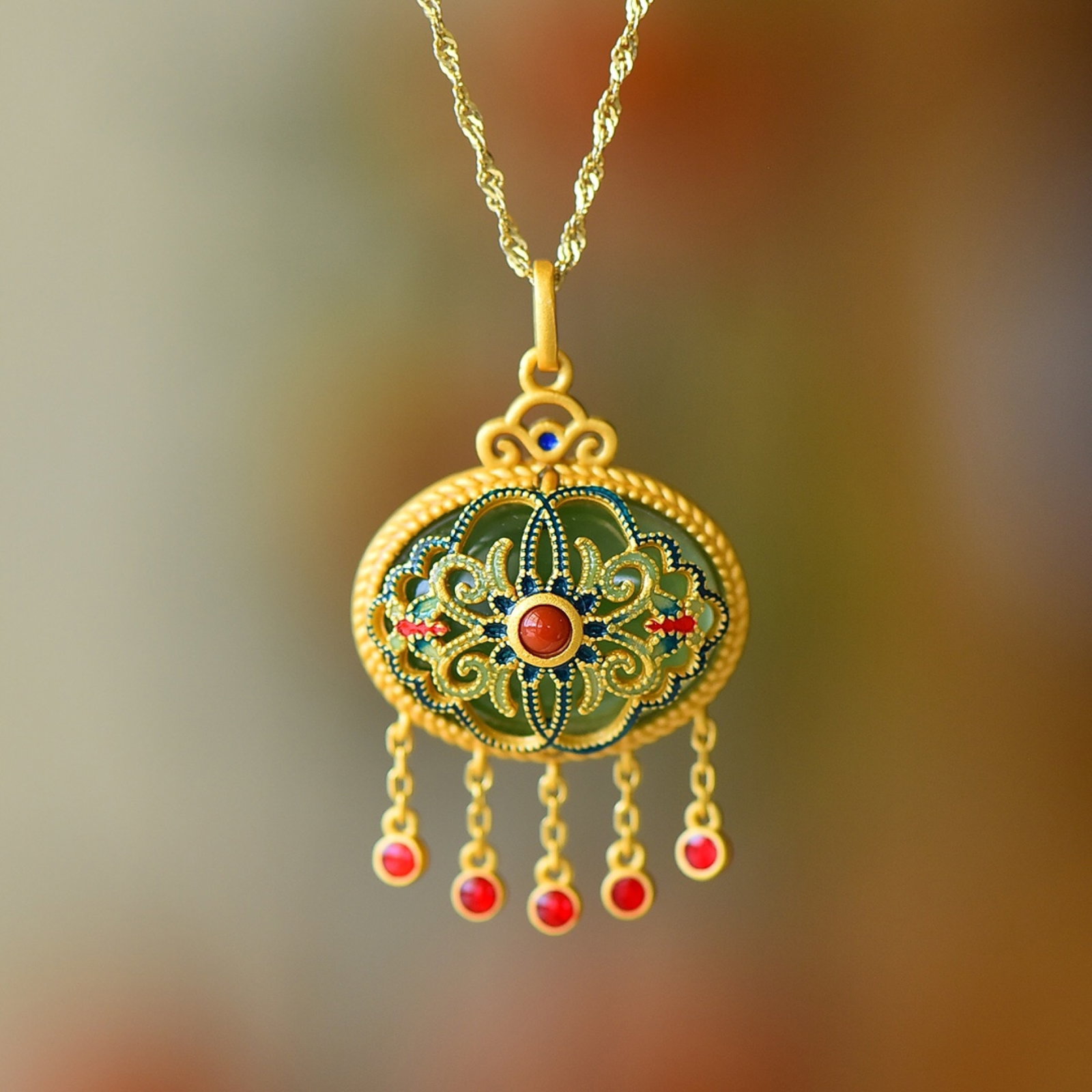 An Exquisite Sterling Silver-Gold Plated Inlaid Jasper Pendant: An Exquisite Sterling Silver-Gold Plated Inlaid Jasper Pendant,Size:0.6inx0.8in 纯银镀金镶碧玉吊坠