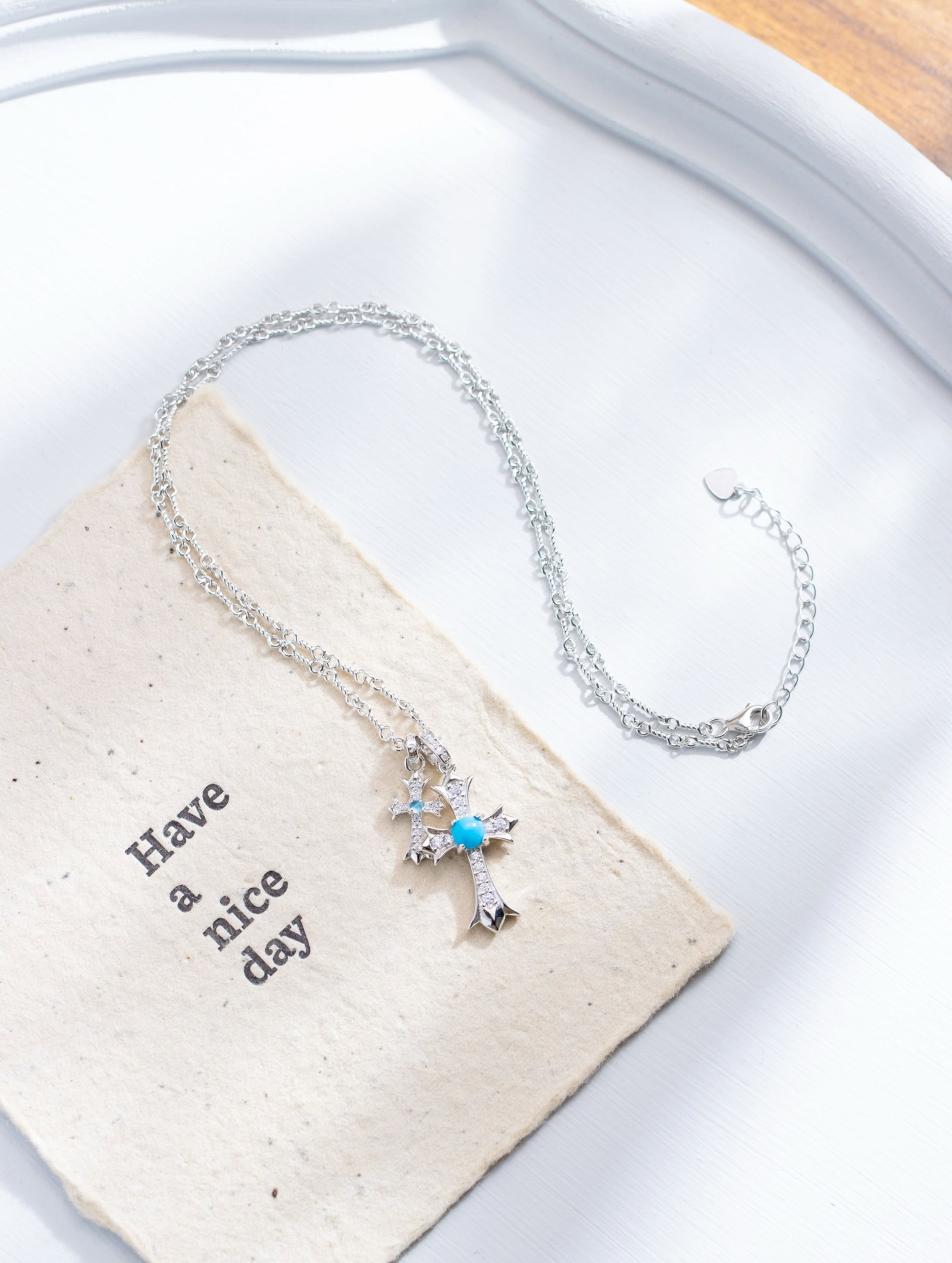 An Exquisite Sterling Silver Inlaid Turquoise Pendant, Inlaid Diamond: An Exquisite Sterling Silver Inlaid Turquoise Pendant, Inlaid Diamond 纯银镶绿松石吊坠,嵌钻石